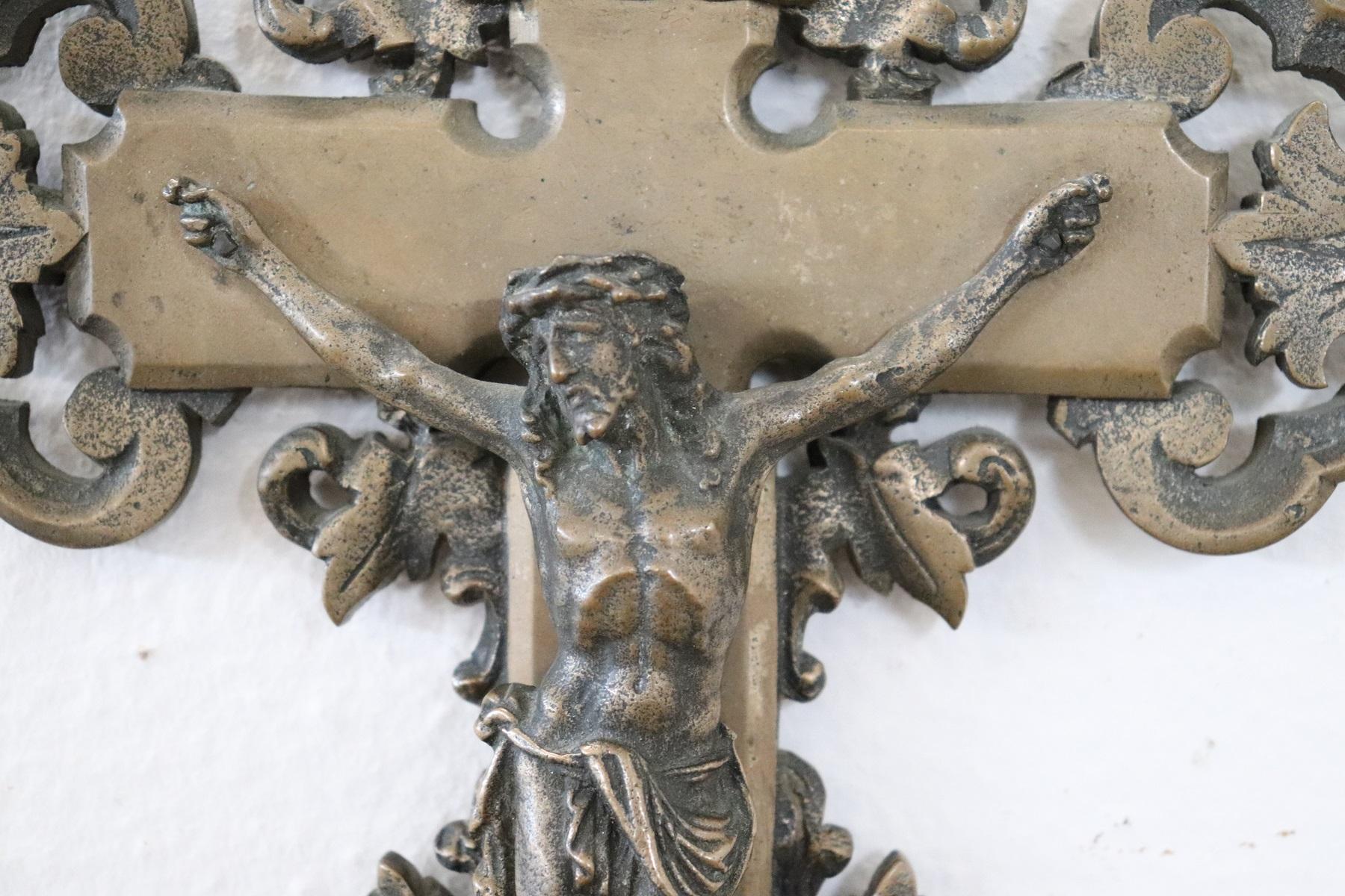 Early 20th Century Italian Sculpture Jesus Christ on the Cross, Bronze Crucifix In Excellent Condition In Casale Monferrato, IT
