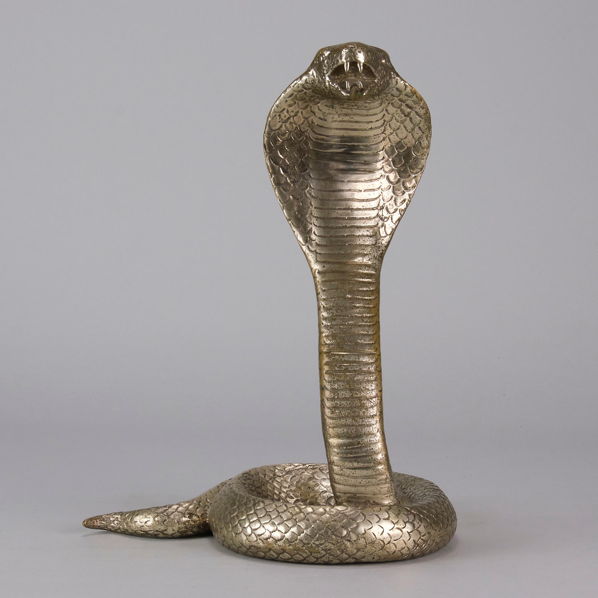 Art déco « Serrant serpent » italien du début du 20e siècle en bronze argenté en vente