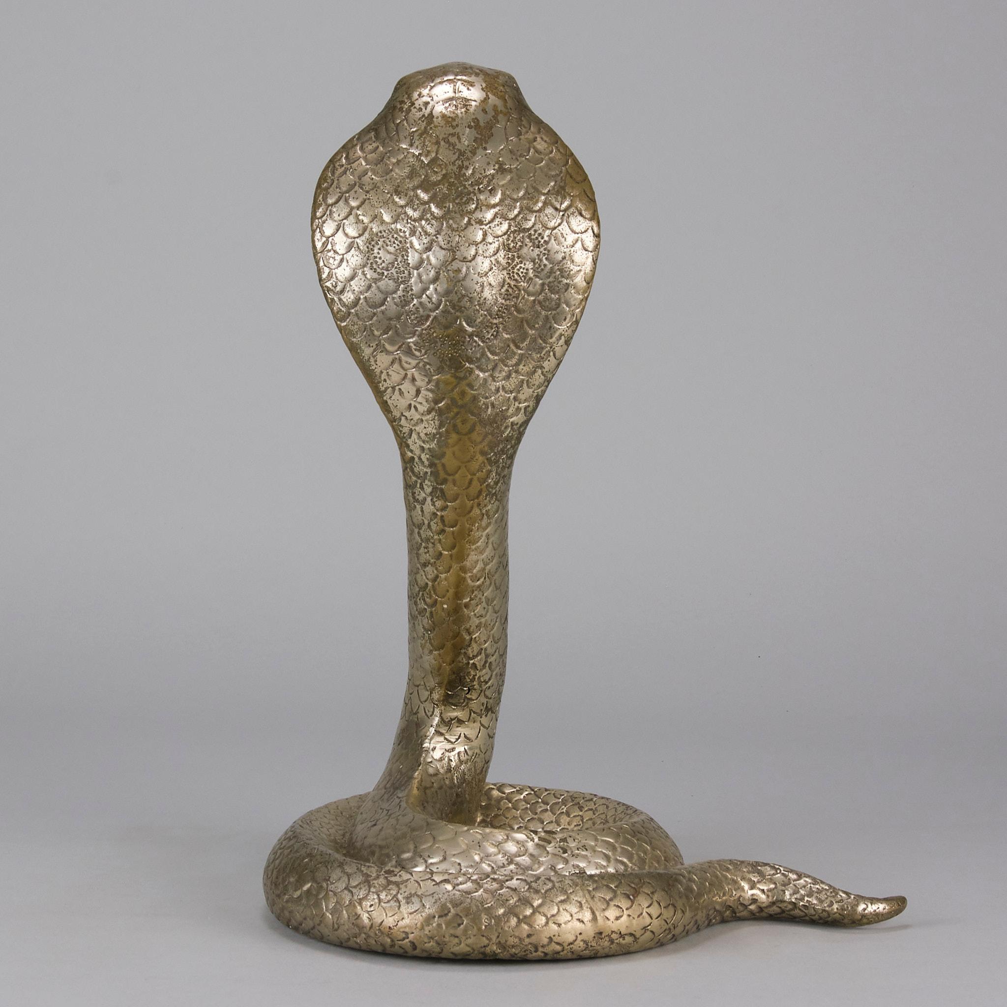 Argent « Serrant serpent » italien du début du 20e siècle en bronze argenté en vente
