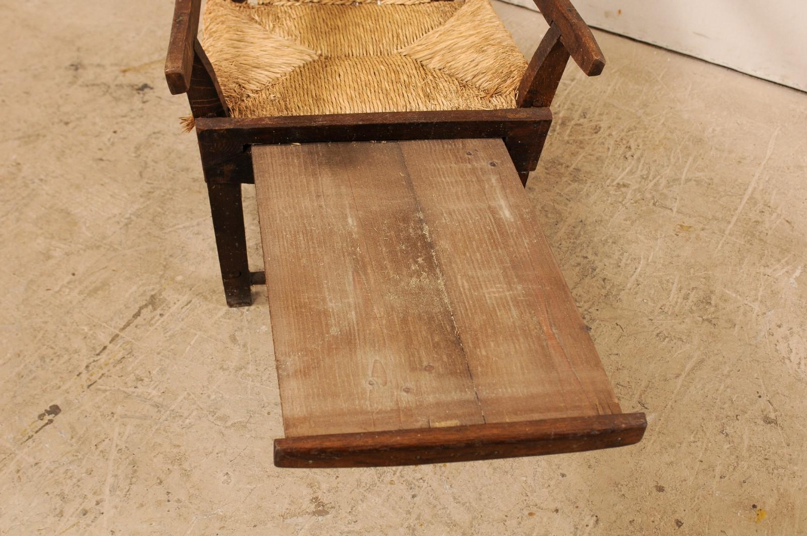 Italian Sling Lounge Chair w/ Rush Seating & Extendable Foot-Rest, Early 20th C. For Sale 3