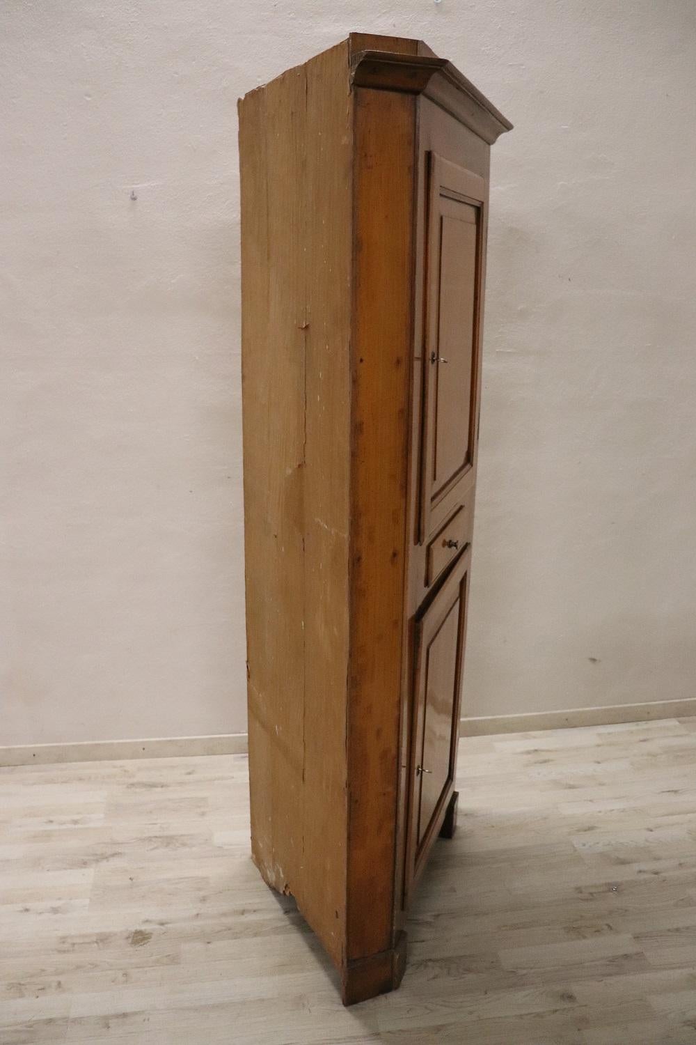Early 20th Century Italian Solid Walnut Corner Cupboard or Corner Cabinet For Sale 1