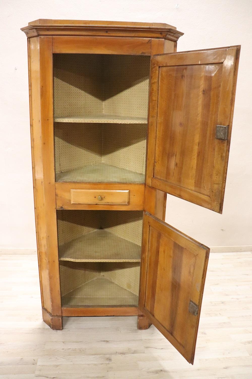 Early 20th Century Italian Solid Walnut Corner Cupboard or Corner Cabinet For Sale 3