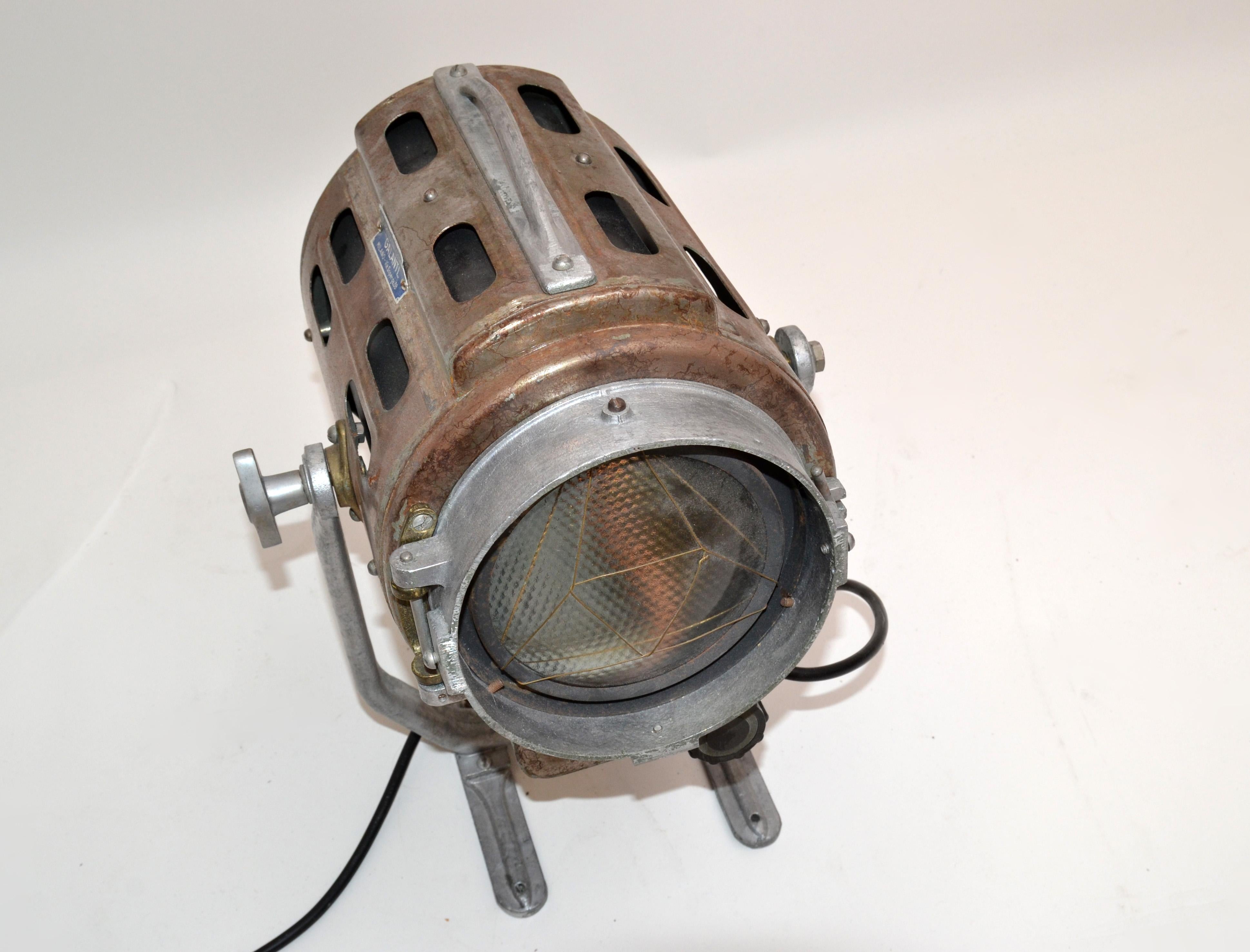 Early 20th Century Italian Steel Theater Cinema Lamp Spotlight Industrial  In Good Condition For Sale In Miami, FL