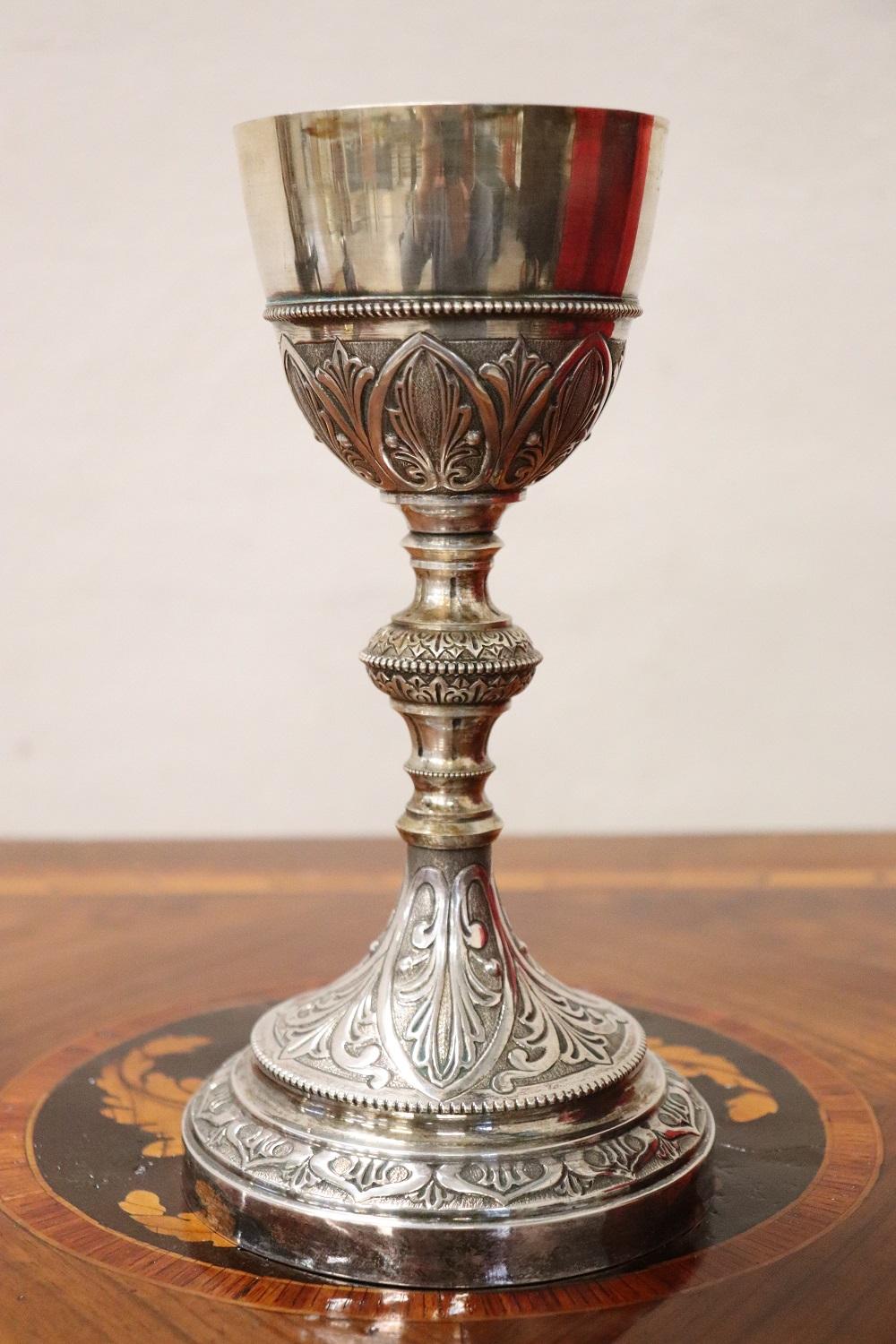 Italian sterling silver Chalice finely embossed and chiselled 800 punch at the base. cup in golden bath. Excellent condition with its original packaging.

