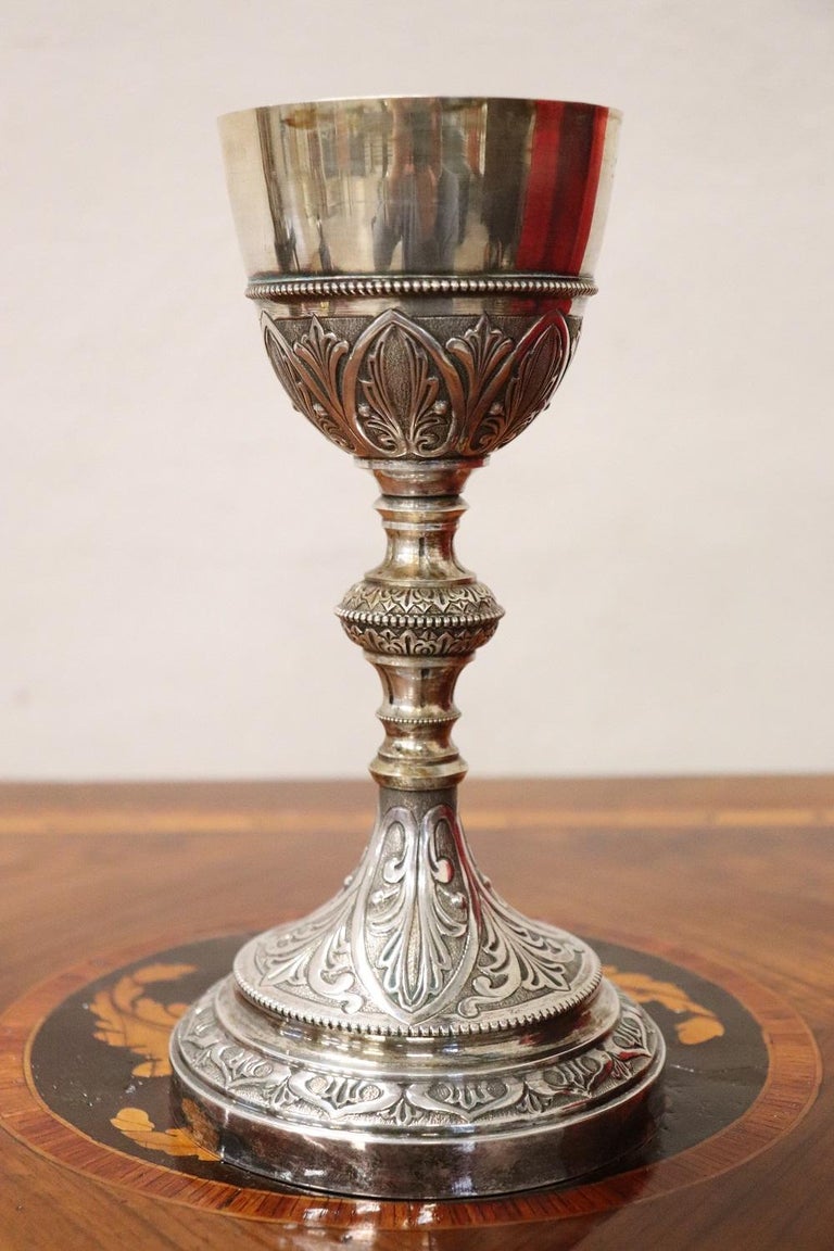 Italian sterling silver Chalice finely embossed and chiselled 800 punch at the base. cup in golden bath. Excellent condition with its original packaging.

