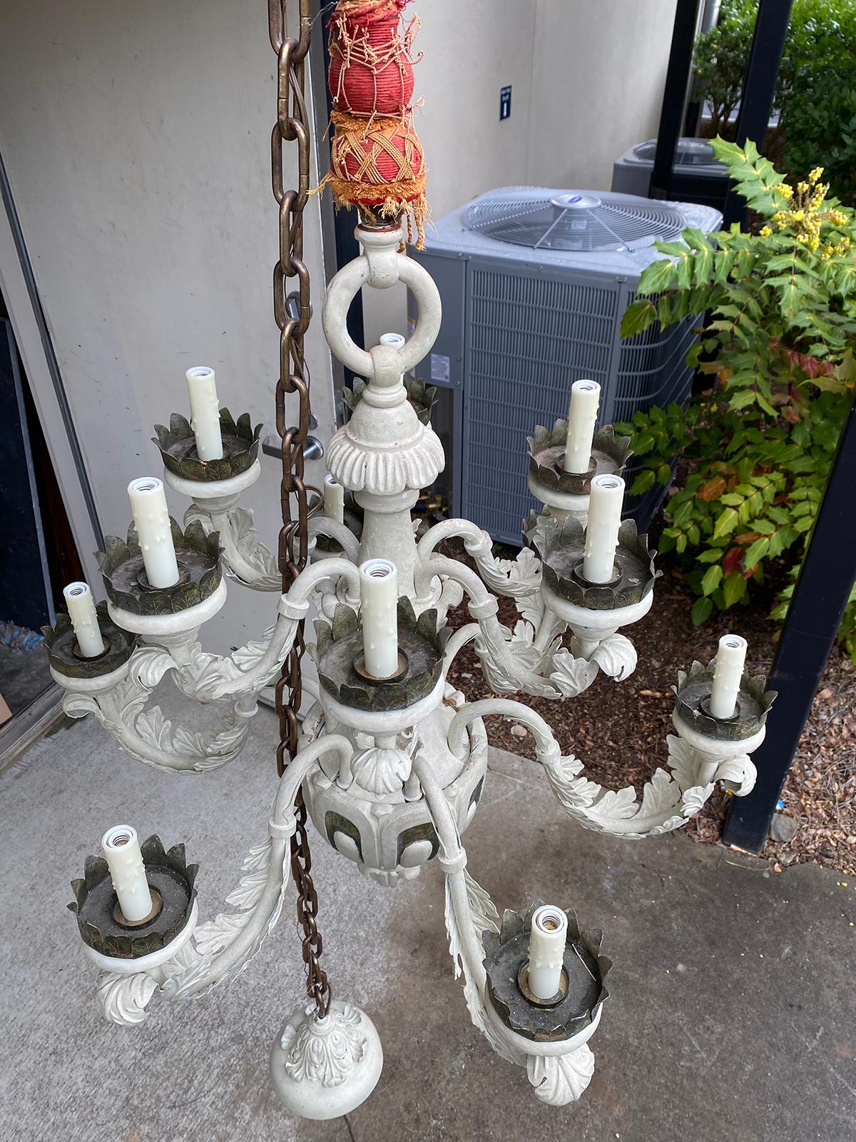 Hand-Painted Early 20th Century Italian Style Iron, Tole and Wood Painted 12-Light Chandelier