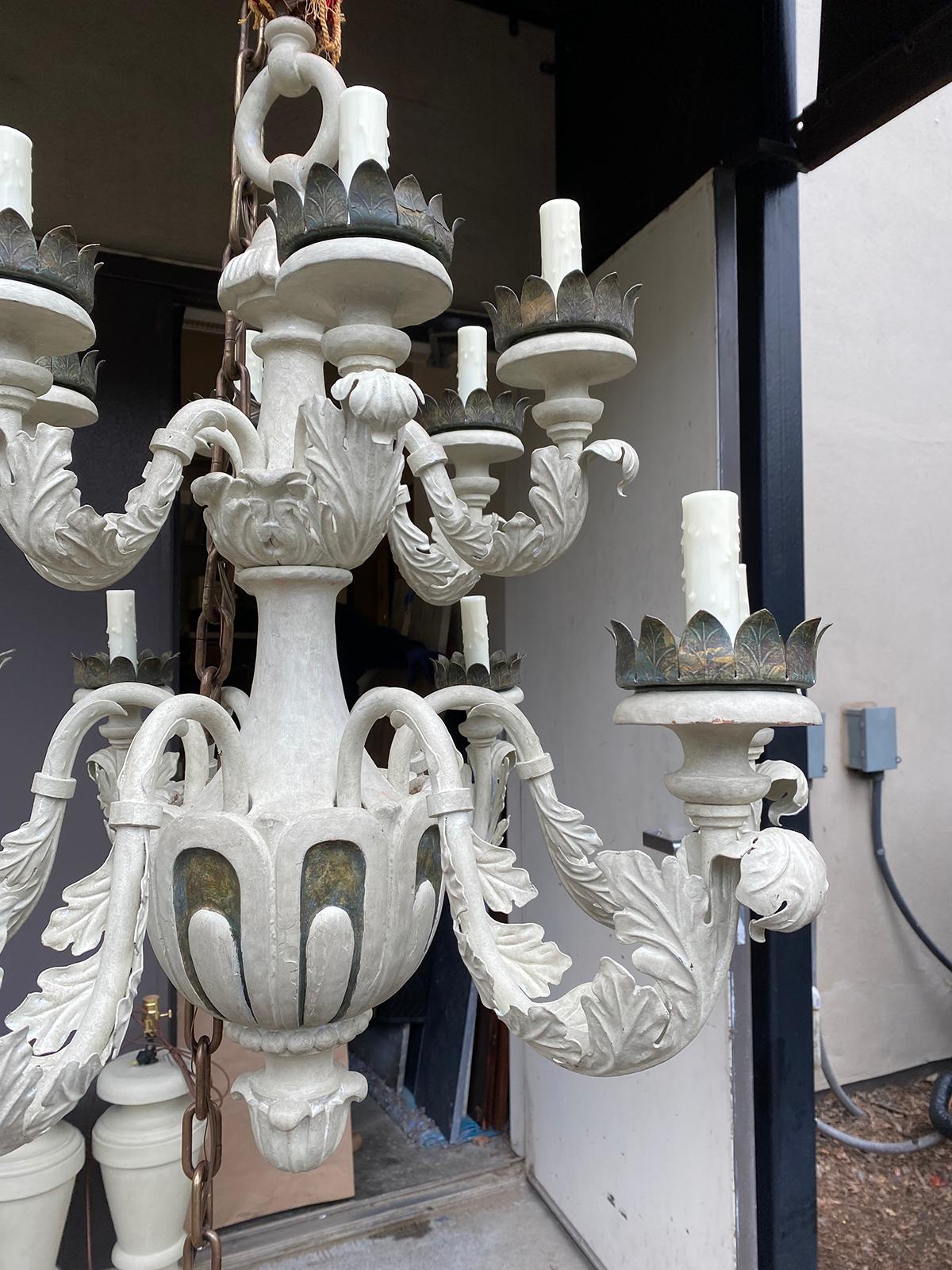 Early 20th Century Italian Style Iron, Tole and Wood Painted 12-Light Chandelier 5