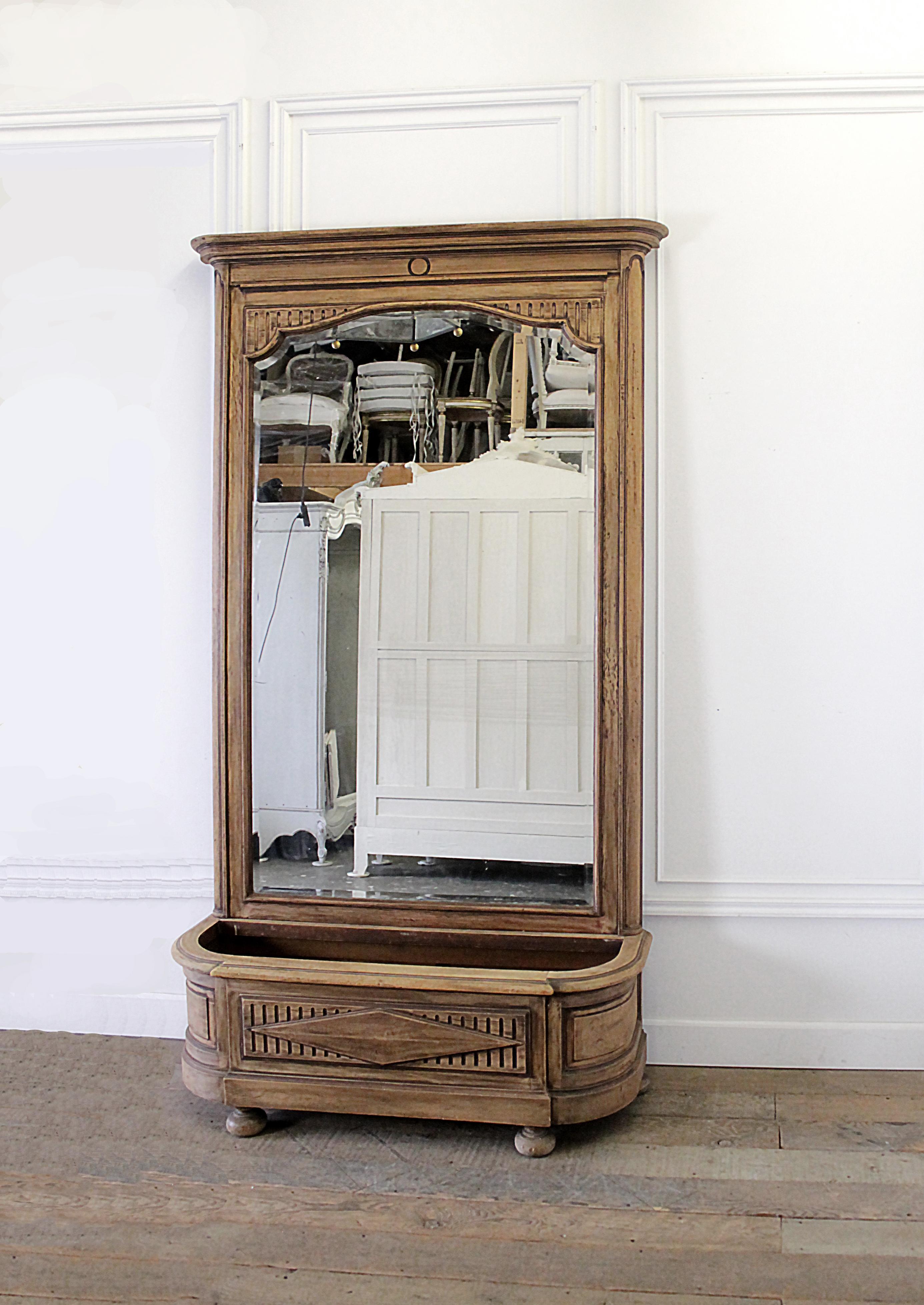 Early 20th Century Italian Trumeau Mirror with Planter Stand In Good Condition For Sale In Brea, CA