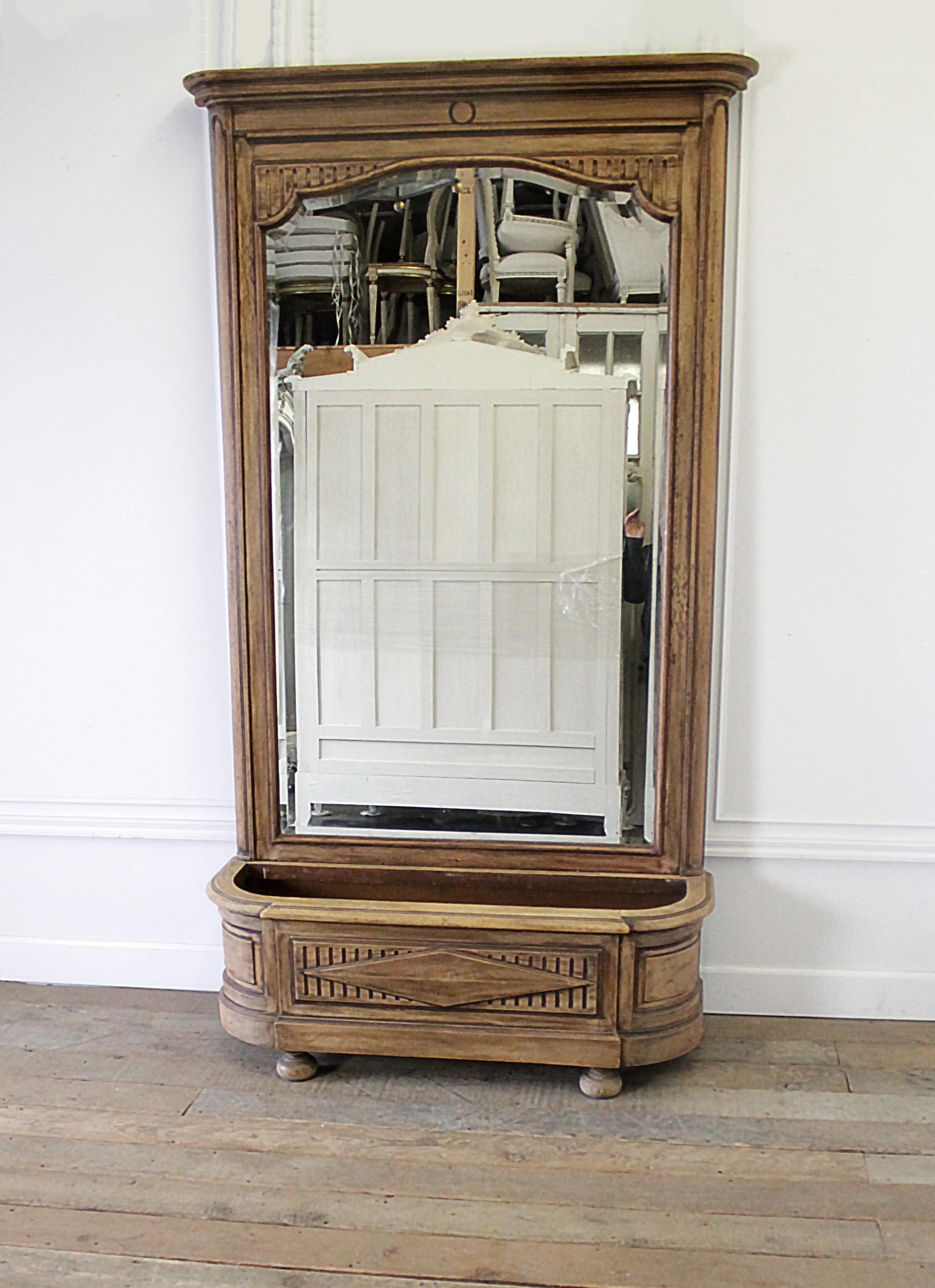 Early 20th Century Italian Trumeau Mirror with Planter Stand For Sale 1