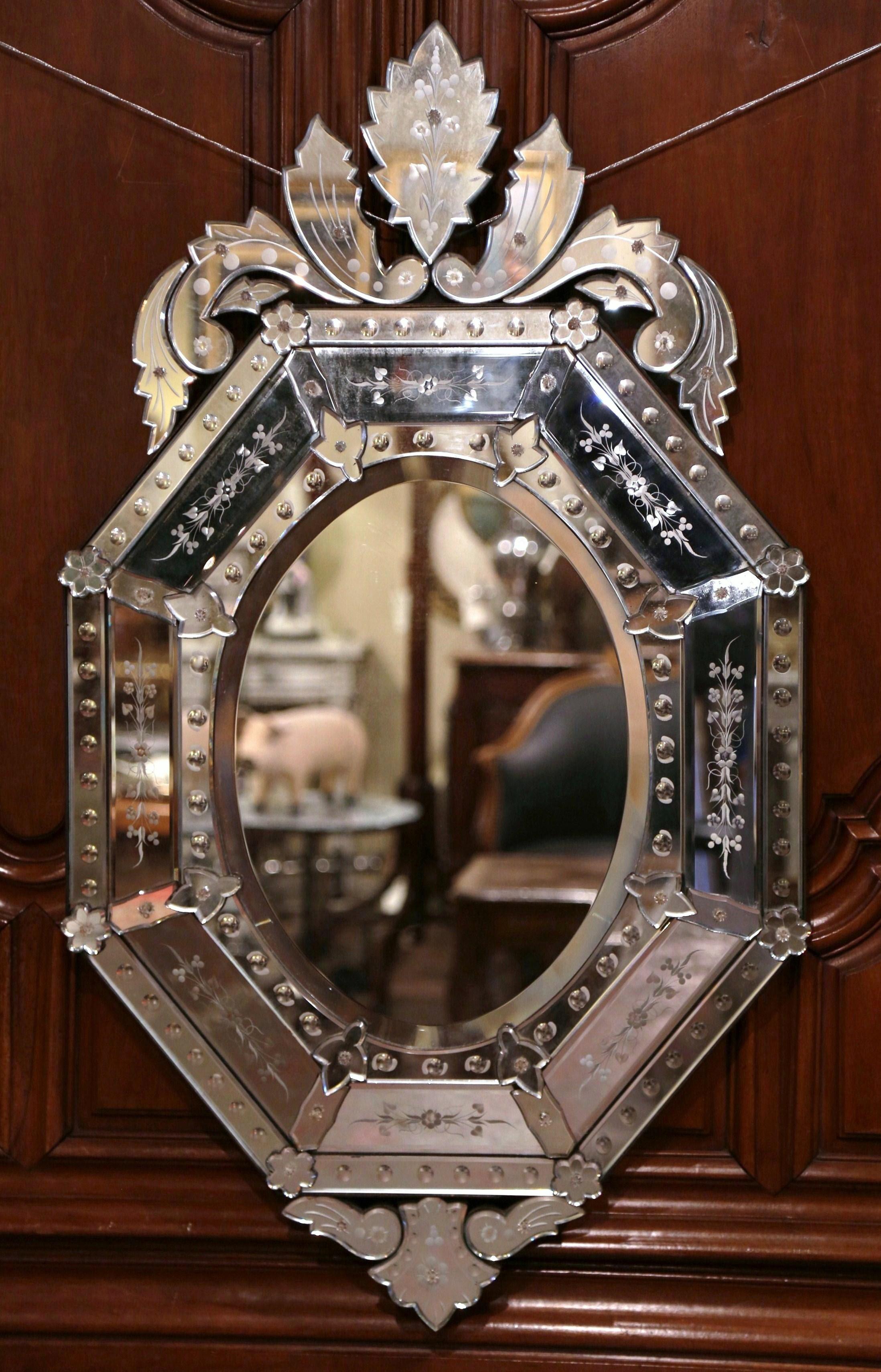 Early 20th Century Italian Venetian Octagonal Mirror with Painted Floral Etching In Excellent Condition In Dallas, TX
