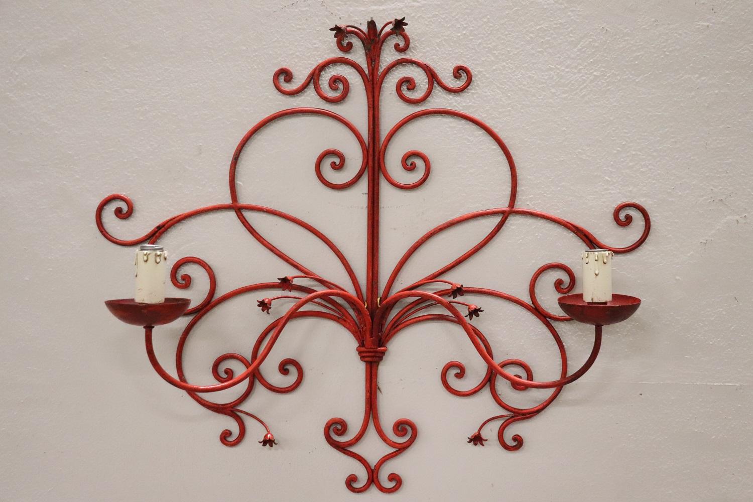 Early 20th Century Italian Wall Light or Sconce in Red Lacquered Iron In Good Condition For Sale In Casale Monferrato, IT