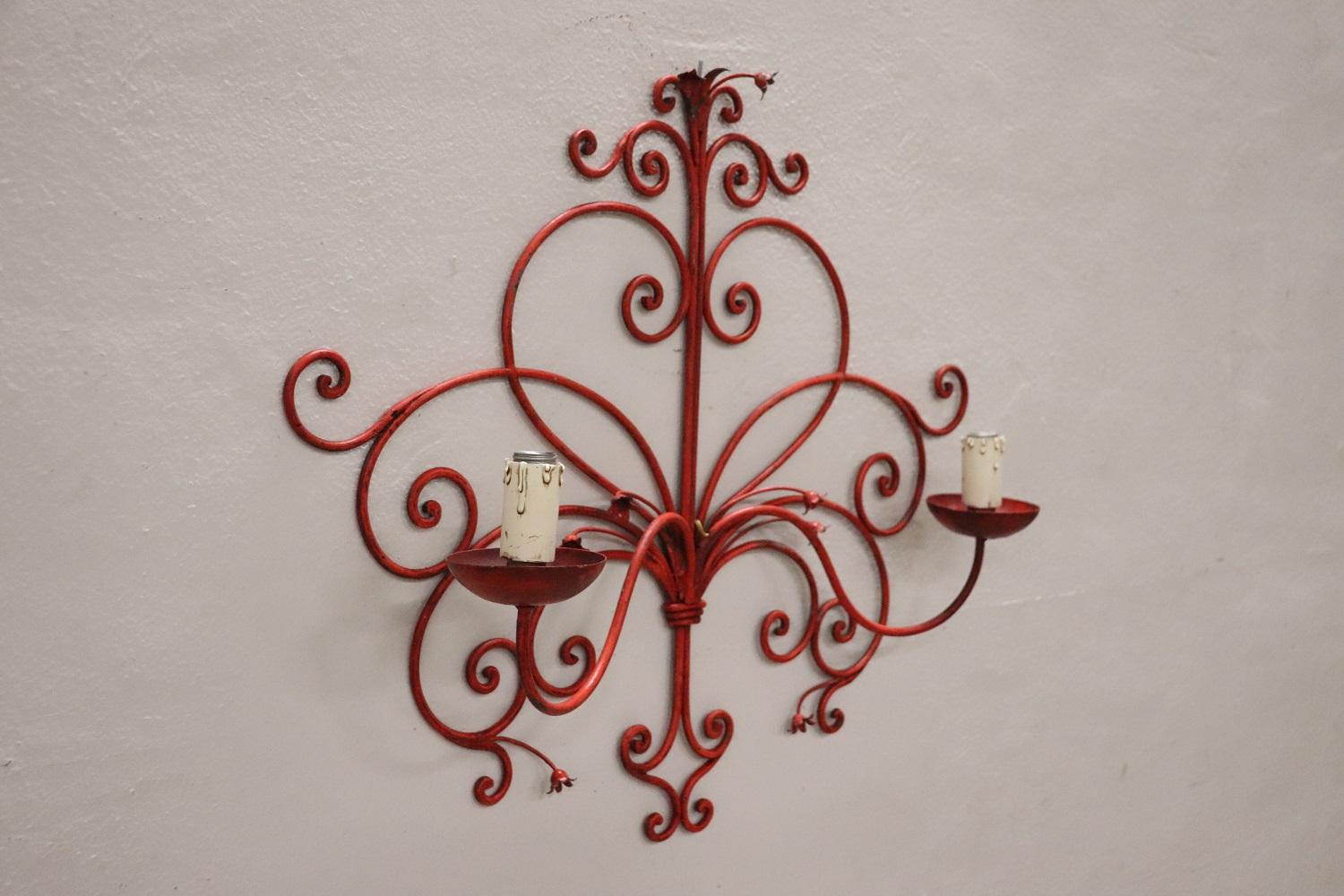 Italienische Wandleuchte oder Wandleuchte aus rot lackiertem Eisen, frühes 20. Jahrhundert im Zustand „Gut“ im Angebot in Casale Monferrato, IT