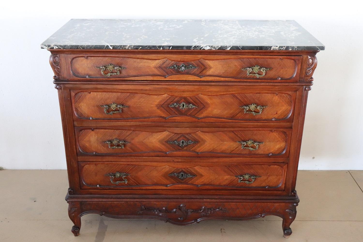 Rare and fine quality Italian antique chest of drawers, 1930. Precious solid walnut wood. Equipped with four comfortable drawers. Top in fine and rare Italian marble 