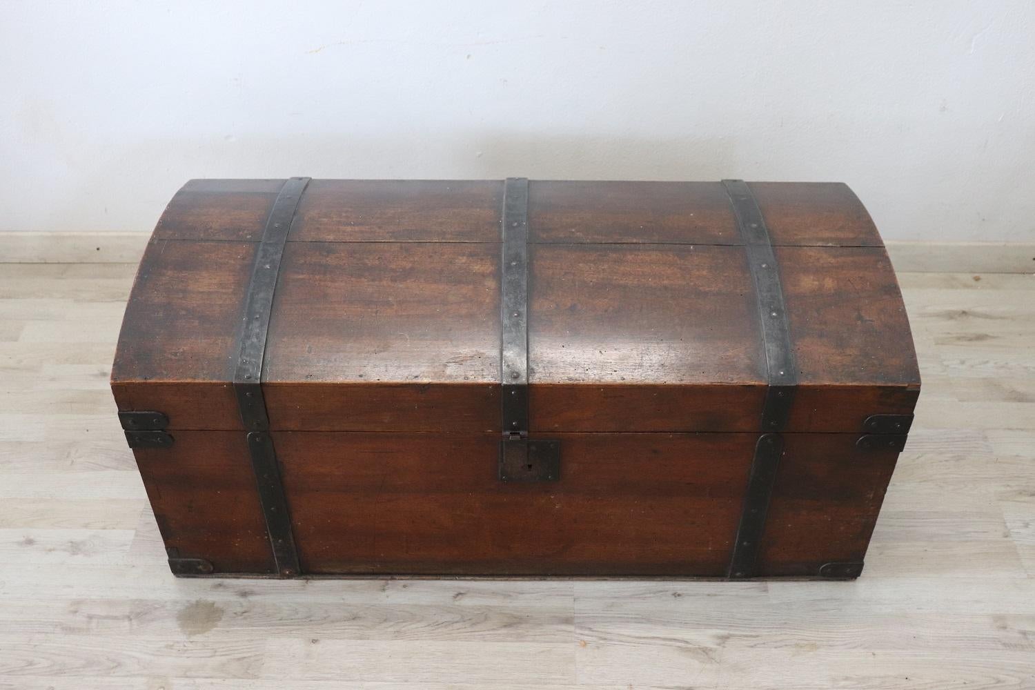Beautiful antique trunk made of solid walnut wood. Particular rounded shape of the lid. The perfect conditions, defects in the inner lining paper, replacement is recommended.


.