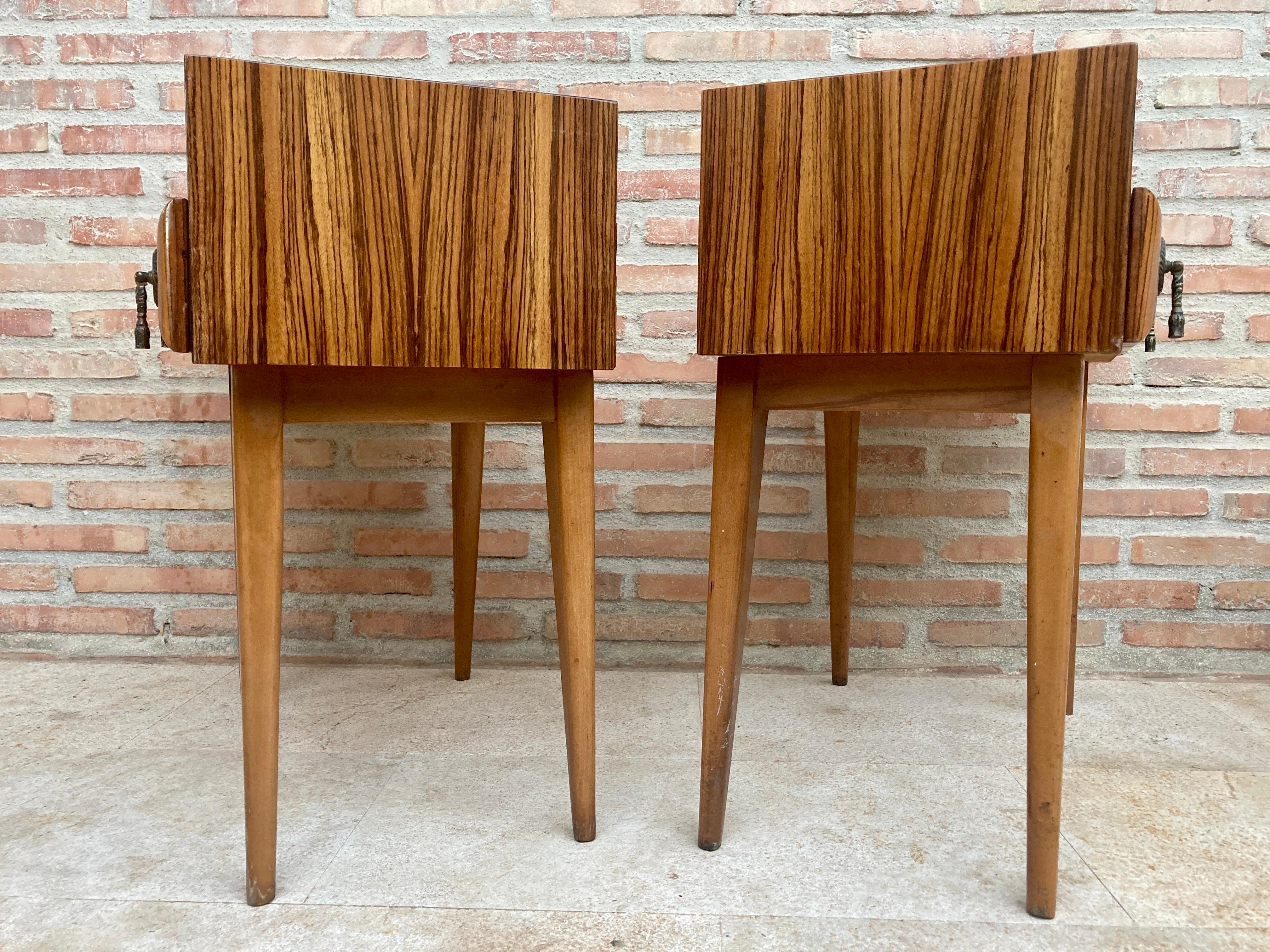 Early 20th Century Italian Walnut Nightstands by Paolo Buffa, Set of 2 2