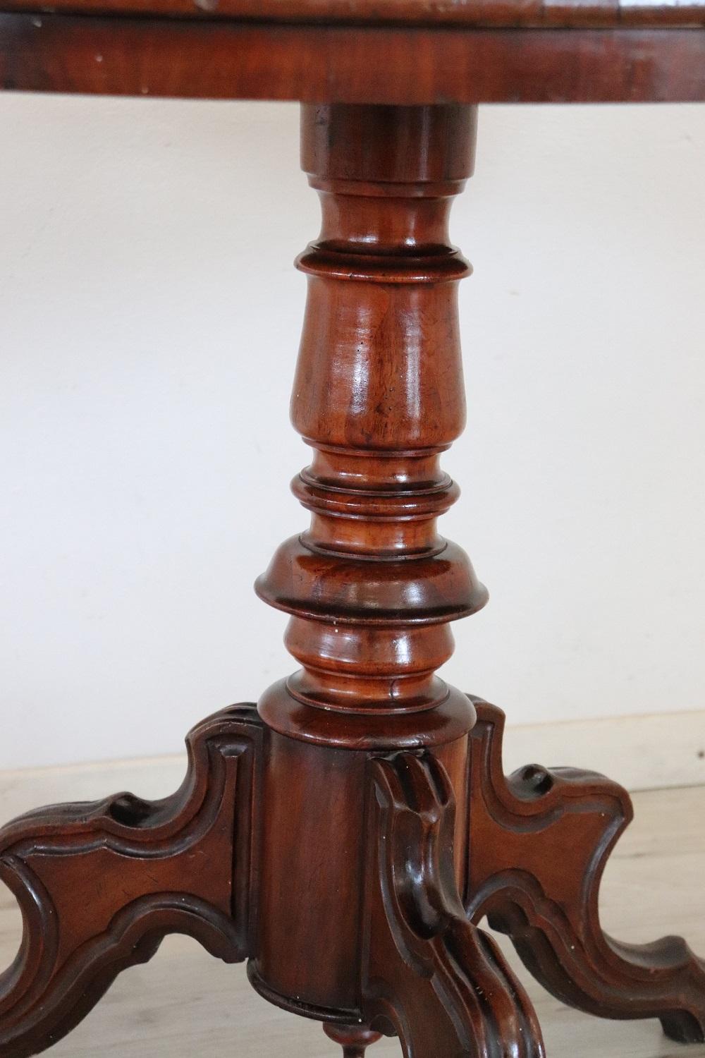 Hand-Carved Early 20th Century Italian Walnut Oval Center Table