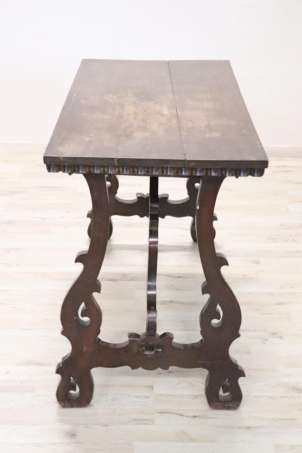Early 20th Century Italian Walnut Small Fratino Table or Desk with Lyre Legs In Good Condition In Casale Monferrato, IT