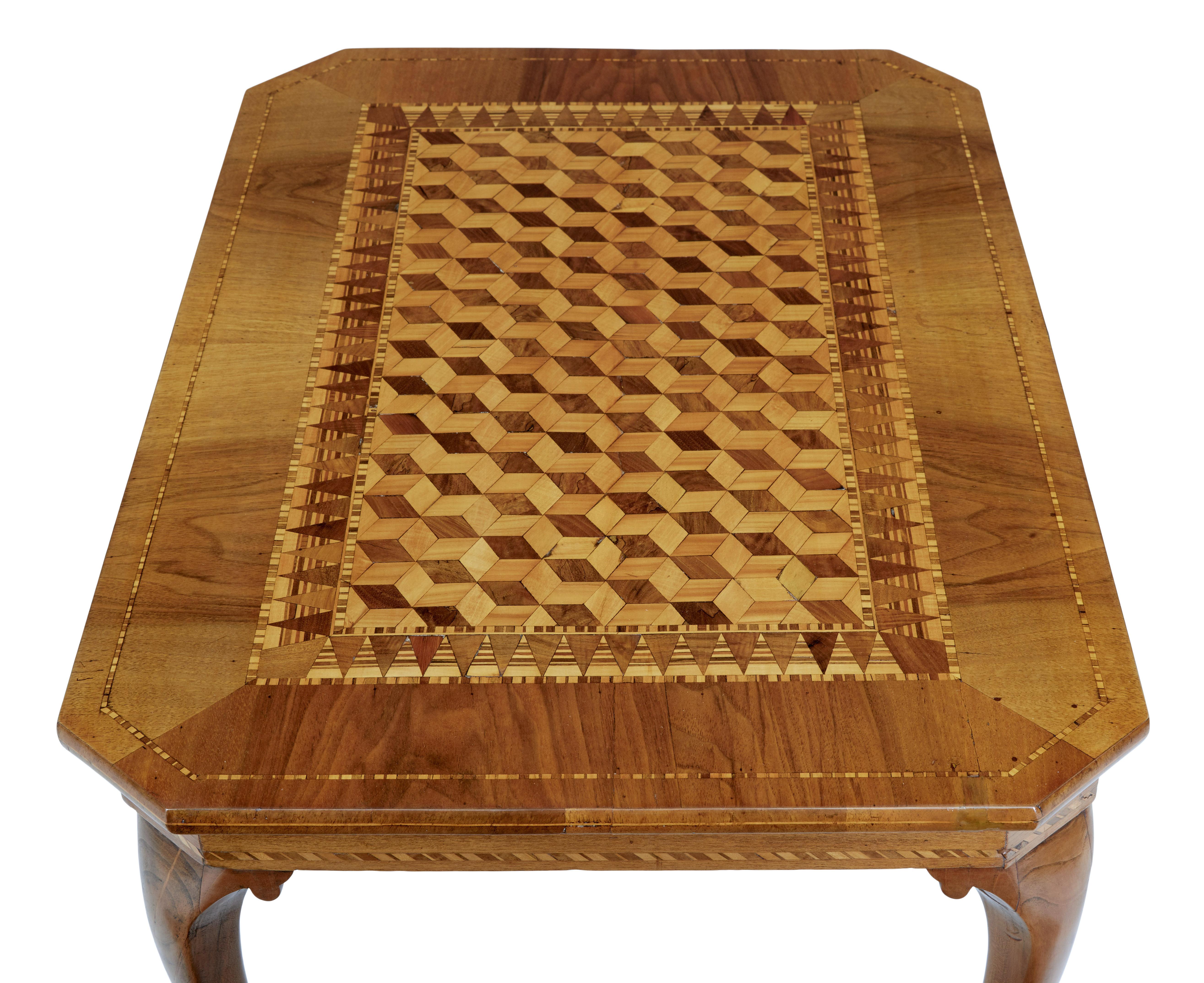 Early 20th Century Italian Walnut Sorrento Parquetry Inlaid Side Table In Good Condition In Debenham, Suffolk