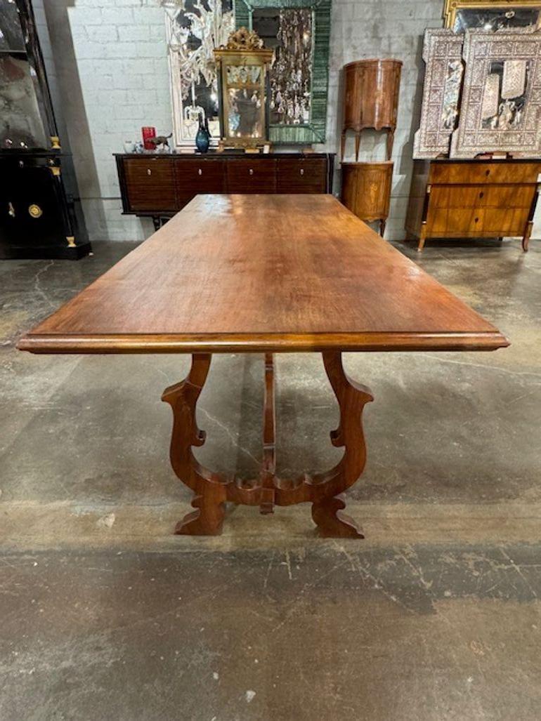 Mesa caballete italiana de nogal de principios del siglo XX en Bueno estado para la venta en Dallas, TX