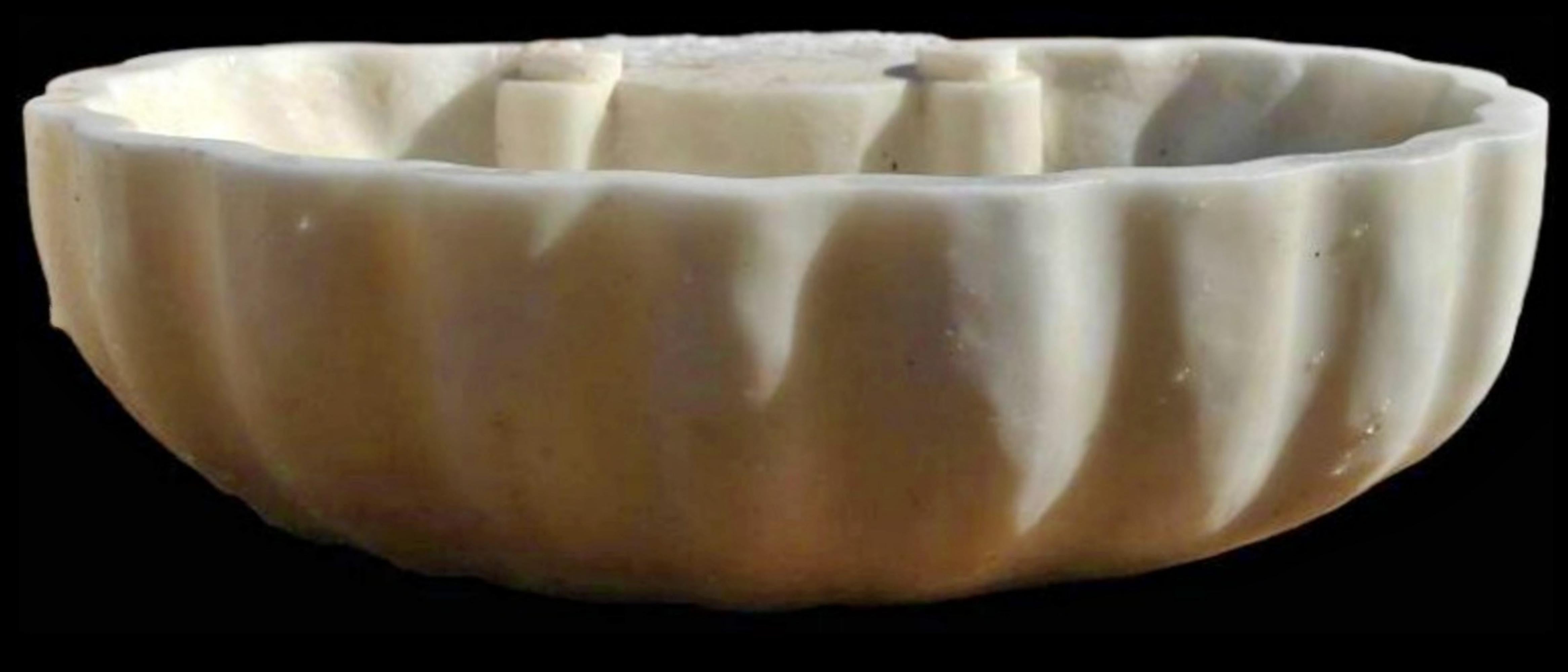 Hand-Crafted Early 20th Century Italian White Marble Stoup For Sale