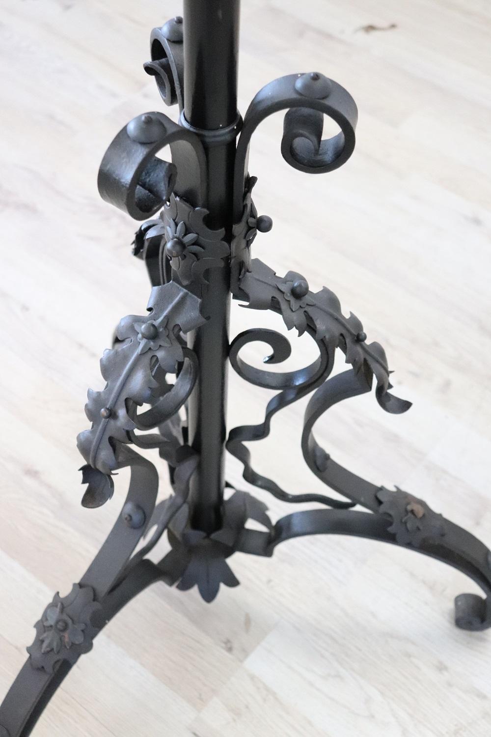 Early 20th Century Italian Wrought Iron Floor Lamp, Height Adjustable For Sale 3