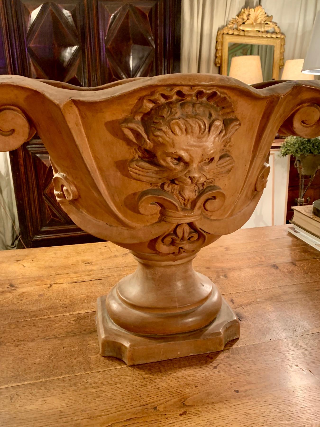 Dekorative Terrakotta-Vase/ Urne aus Italien, frühes 20. Jahrhundert (Neoklassisches Revival) im Angebot