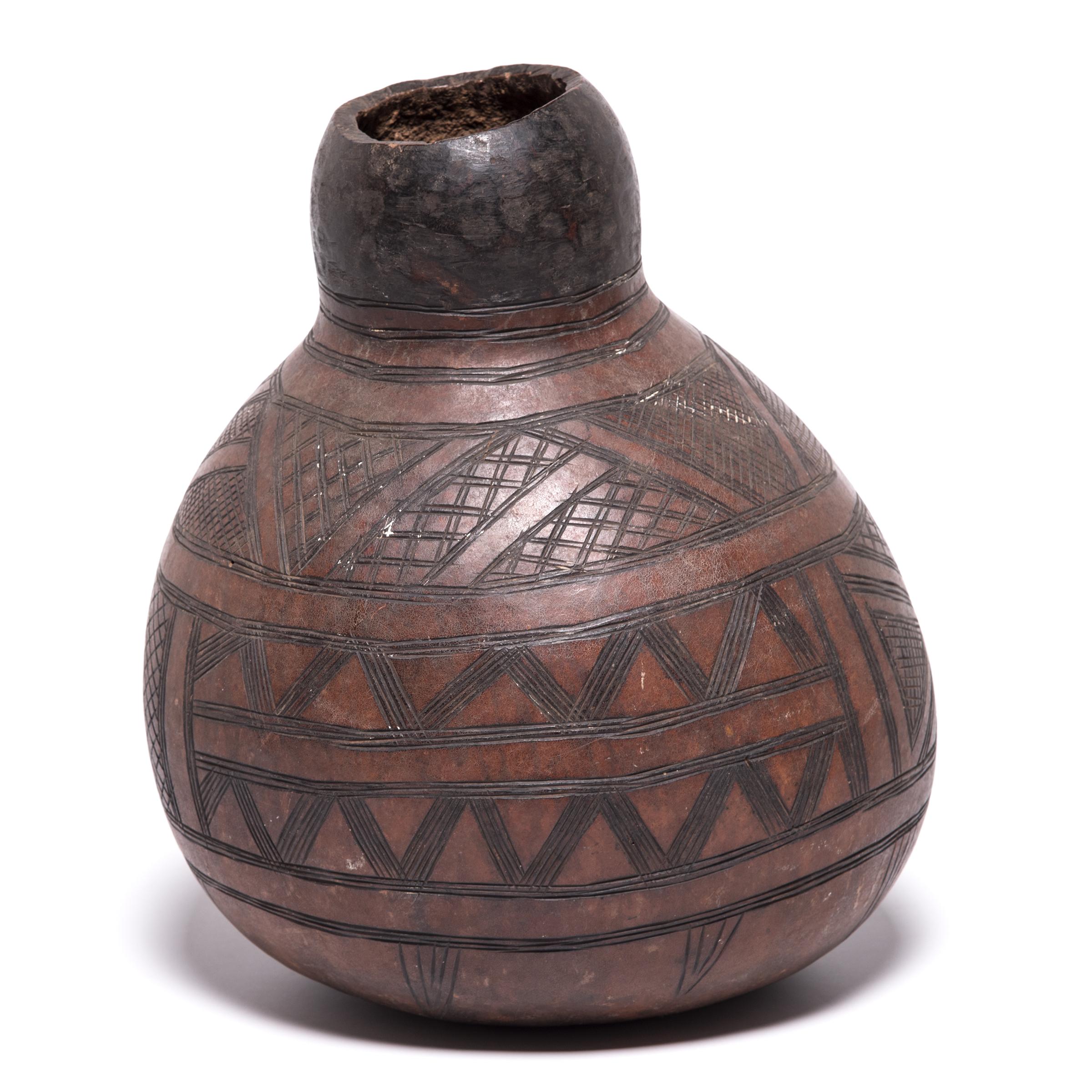 Early 20th Century Ivorian Nupe Incised Gourd Drinking Vessel In Good Condition In Chicago, IL