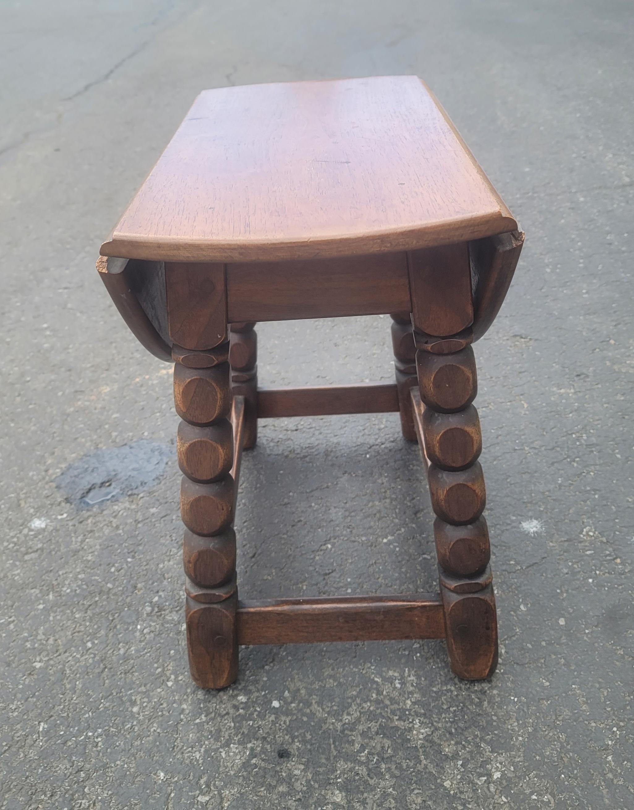 Early 20th Century Jacobean Low Oak Drop-Leaf Side Table For Sale 1