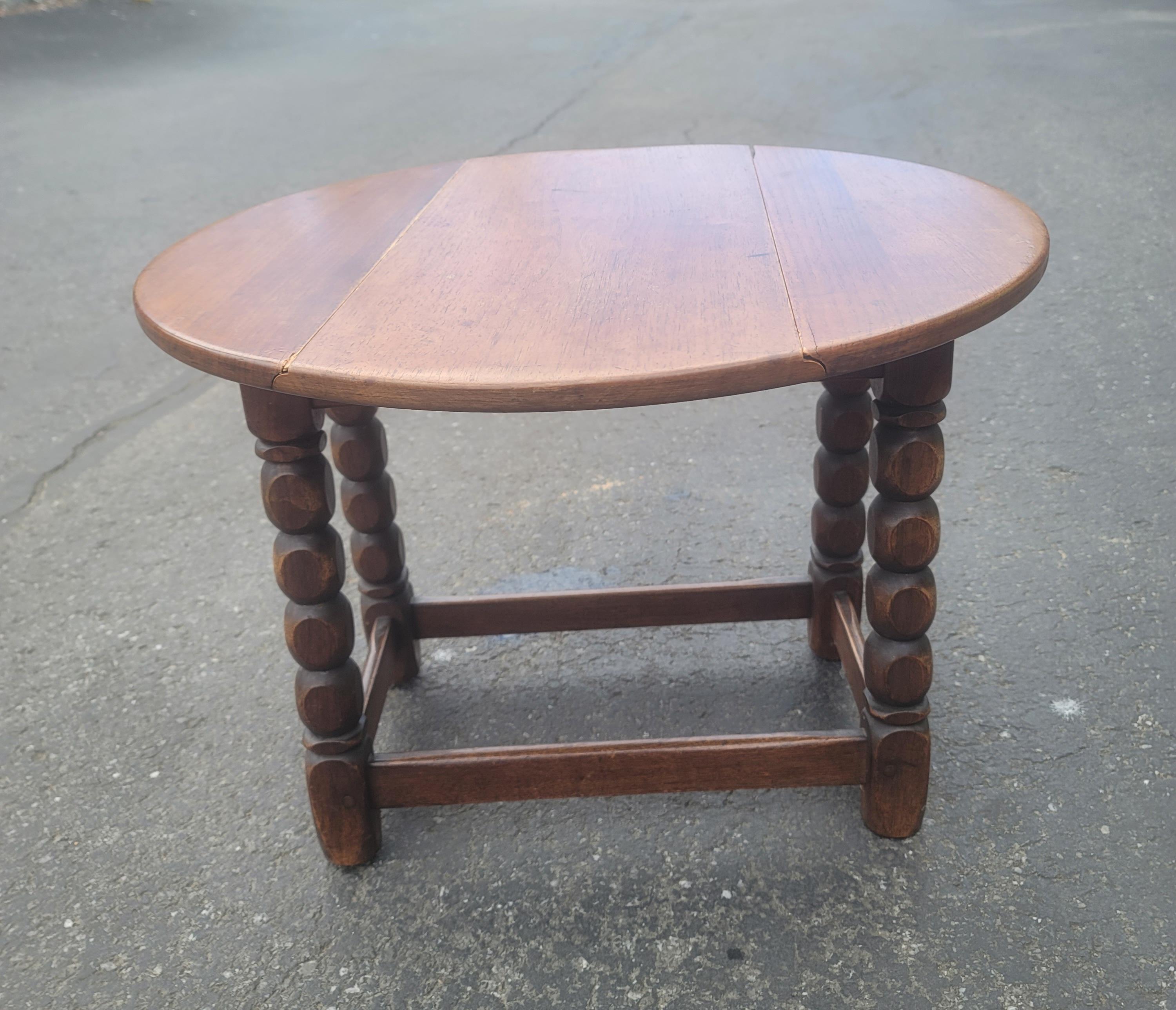 Early 20th Century Jacobean Low Oak Drop-Leaf Side Table For Sale 3
