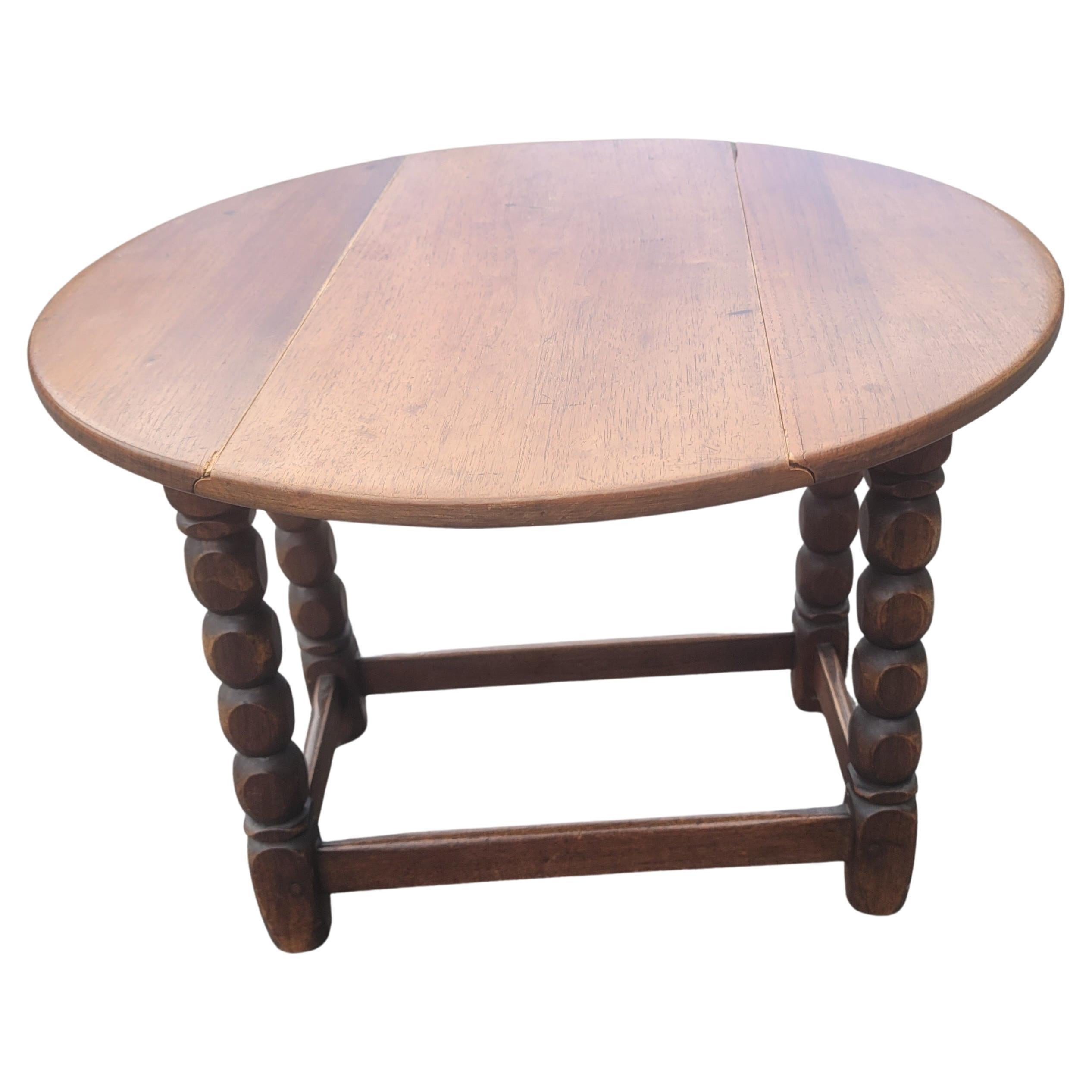 Early 20th Century Jacobean Low Oak Drop-Leaf Side Table For Sale