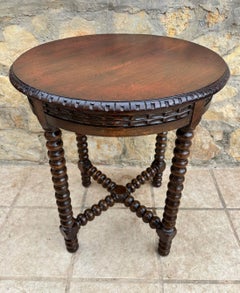 Mesa auxiliar de bolillos de principios del siglo XX de estilo jacobeo en roble