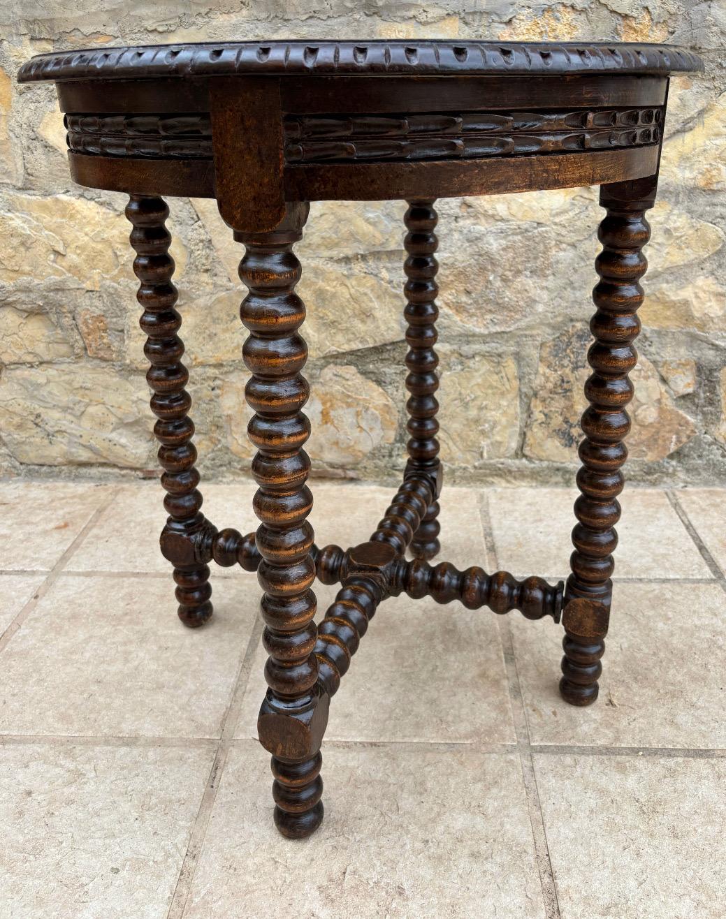 Inizio XX secolo Early 20th Century Jacobean Revival Bobbin Side Table in Oak in vendita