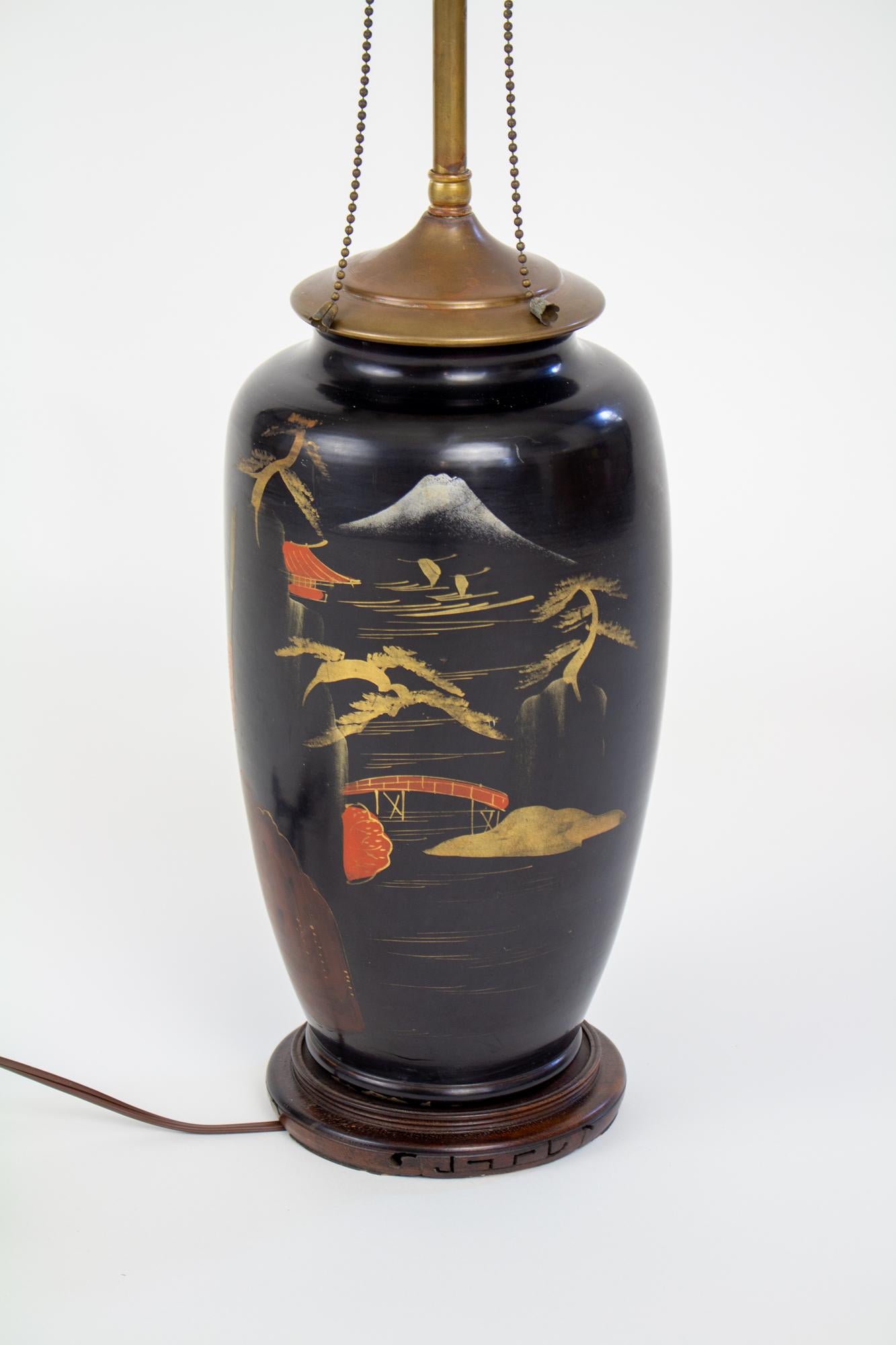 Early 20th Century Japanese Black Lacquer Table Lamp For Sale 1