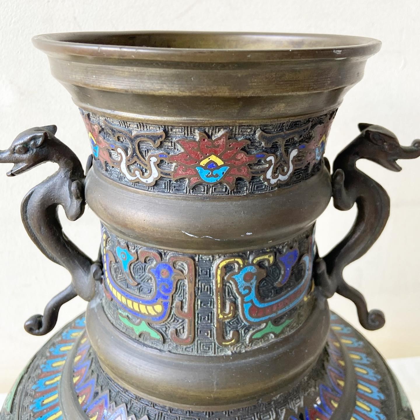 Vase japonais en laiton champlevé du début du XXe siècle en vente 1