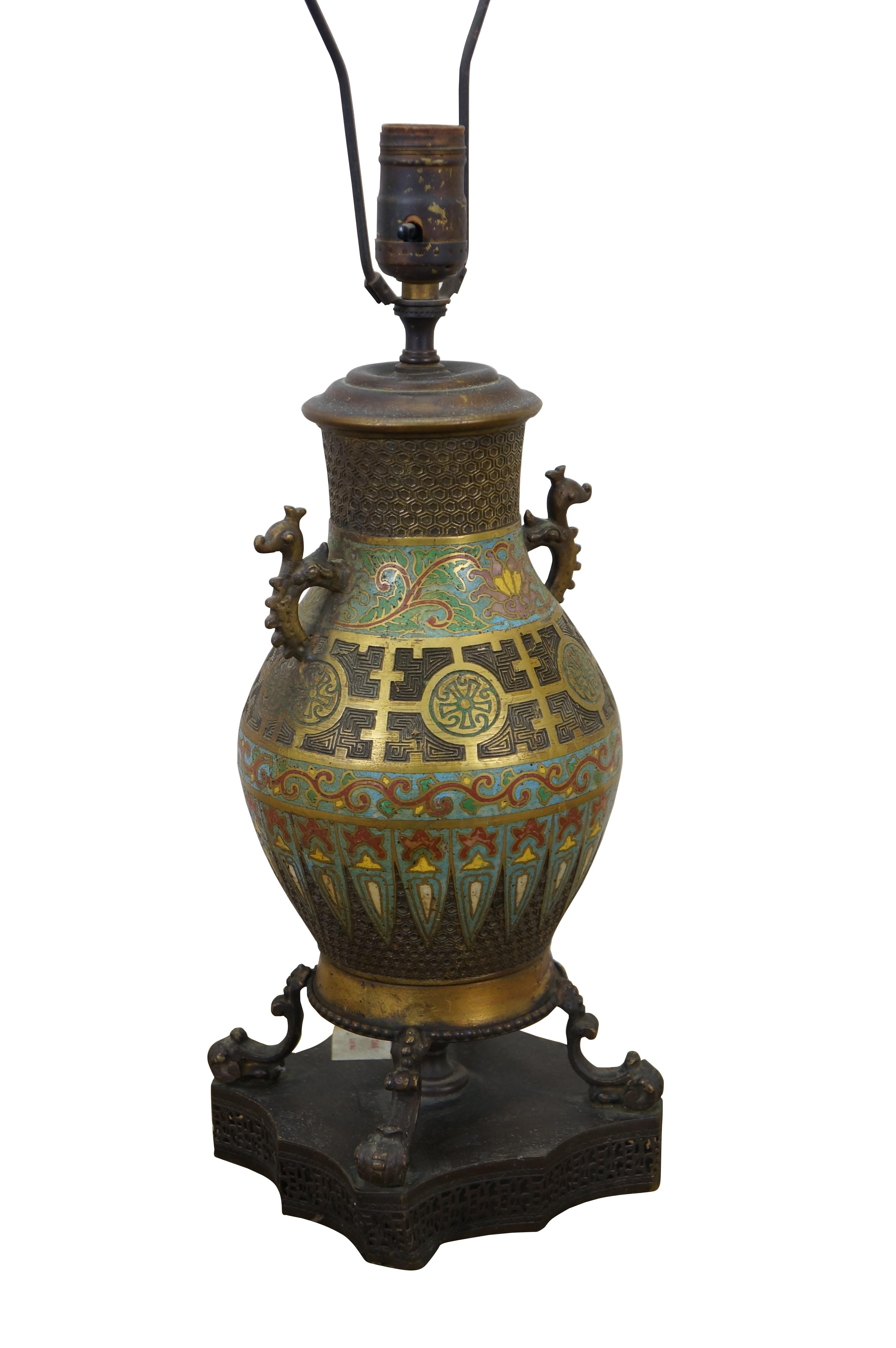 Lámpara Jarrón Urna Champleve Japonesa de Esmalte Cloisonné de principios del Siglo XX 30 Chinoiserie en venta