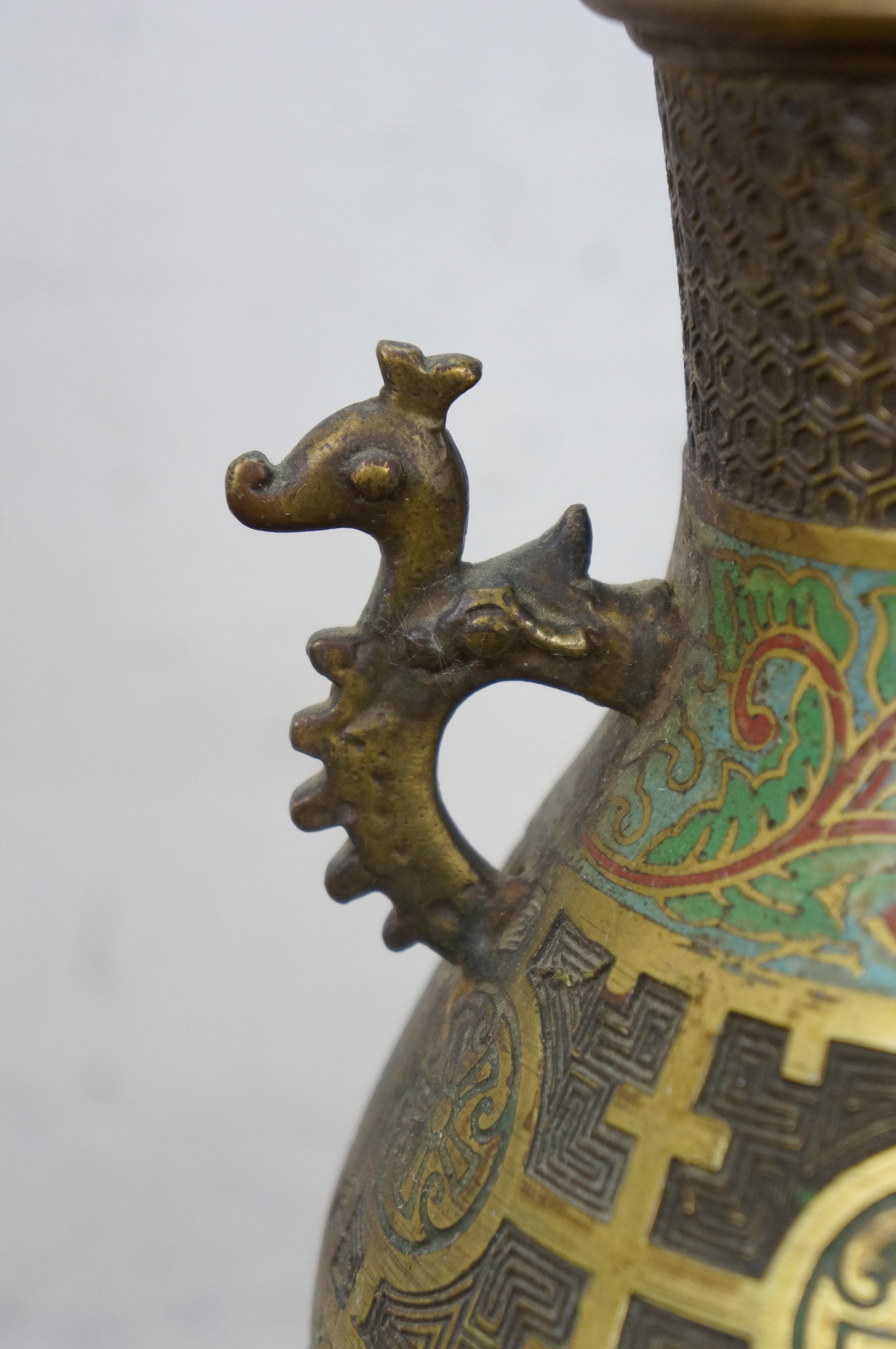 Lámpara Jarrón Urna Champleve Japonesa de Esmalte Cloisonné de principios del Siglo XX 30 Metal en venta