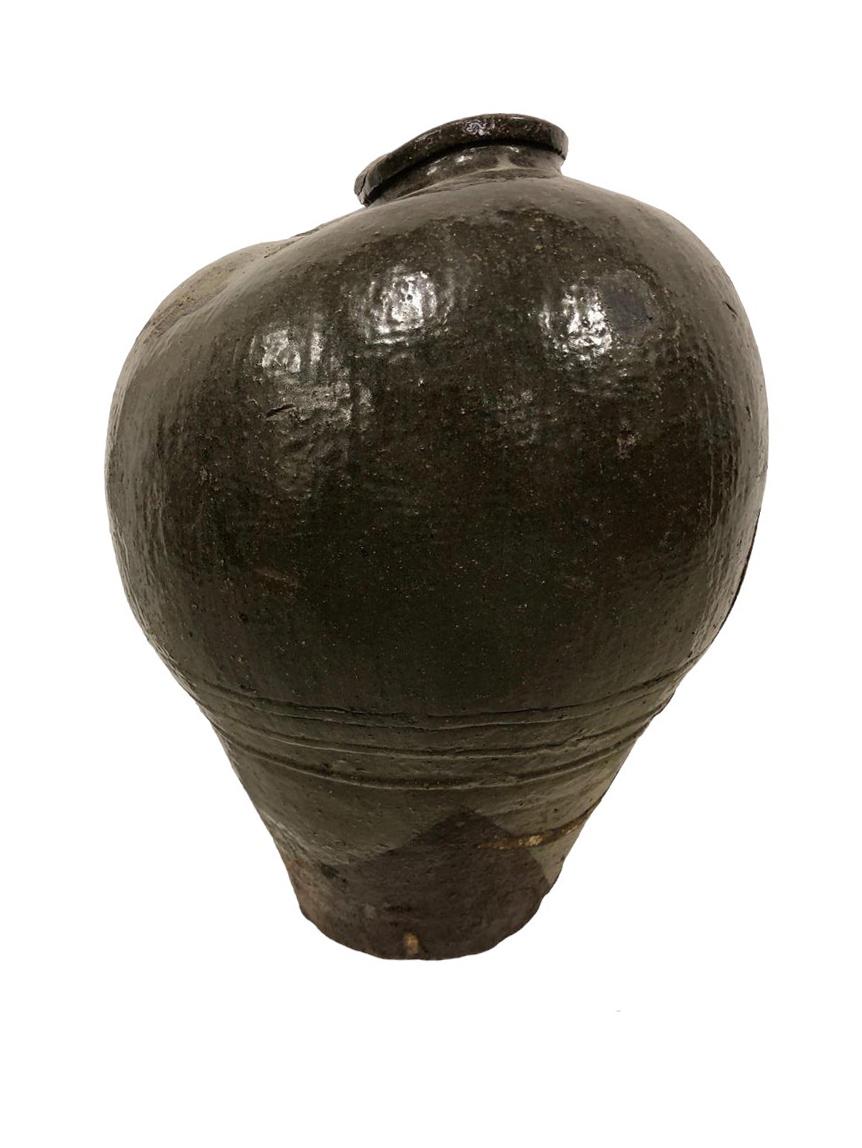 Early 20th Century Japanese Clay Vessel In Good Condition For Sale In New York, NY