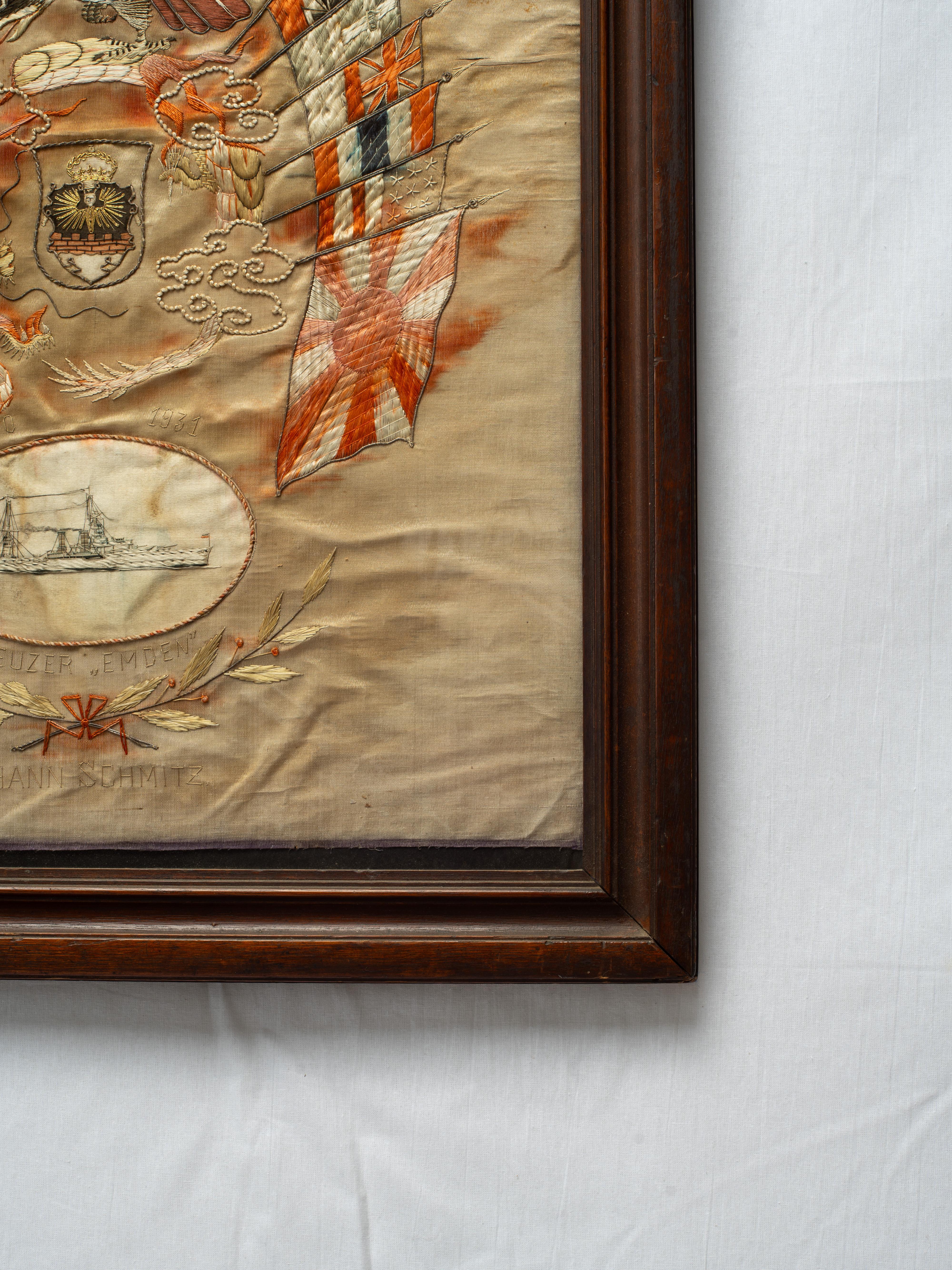 Soie Early 20th Century Japanese Embroidered Military Souvenir en vente