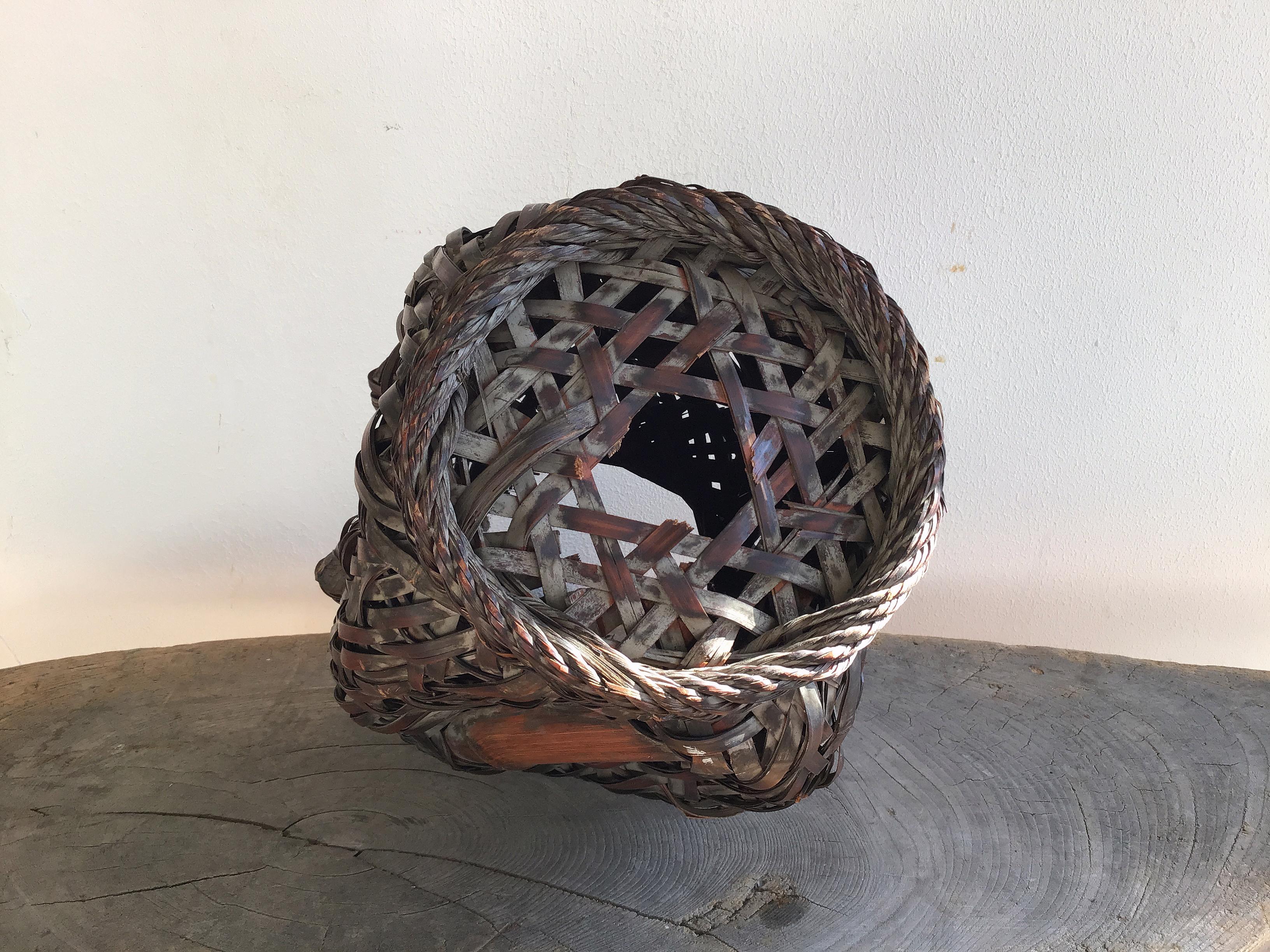 Early 20th century Japanese Hanakago Ikebana Flower Basket In Distressed Condition In Chiba, JP