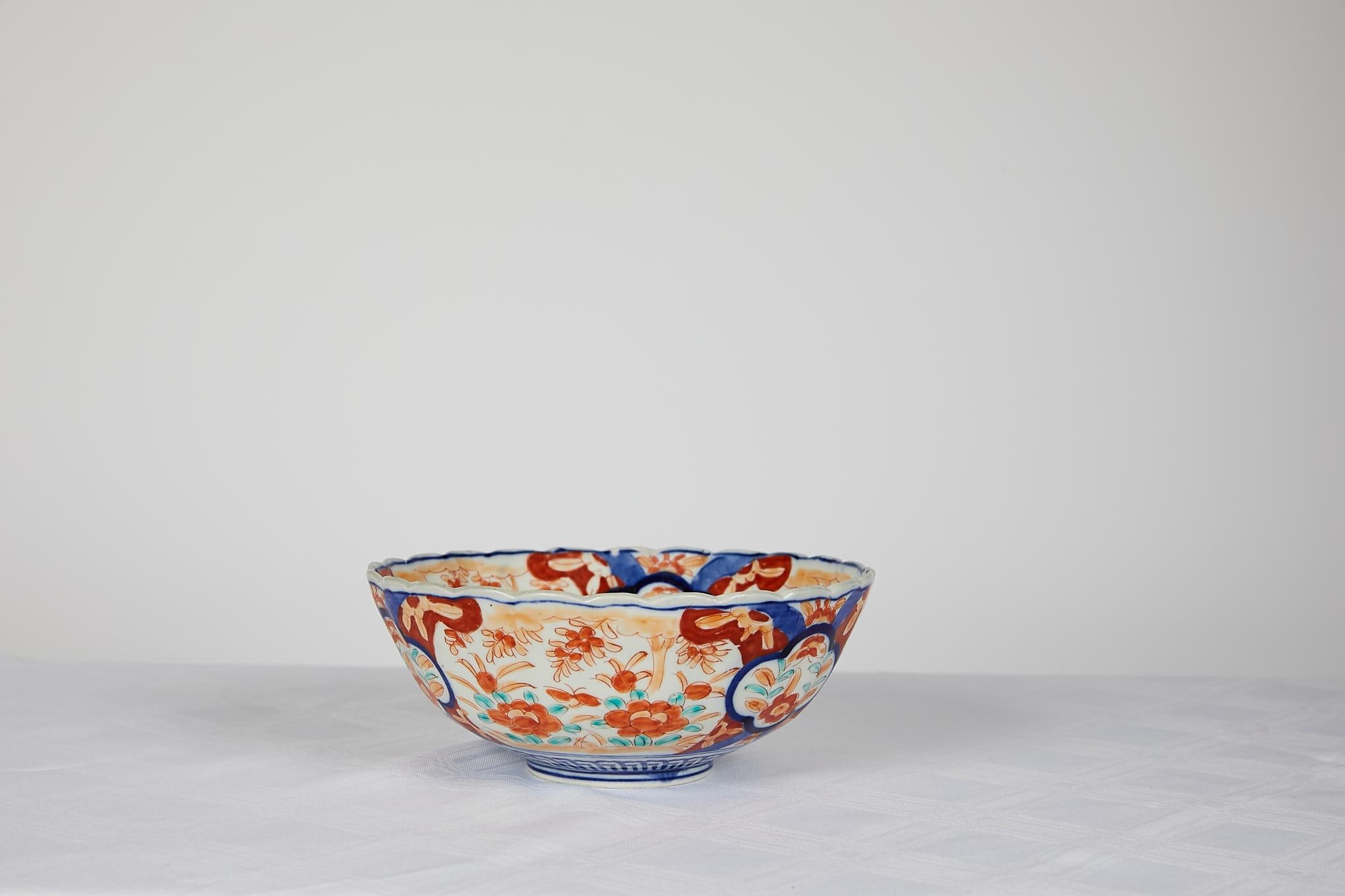 Art Deco Early 20th Century Japanese Imari Scalloped Bowl