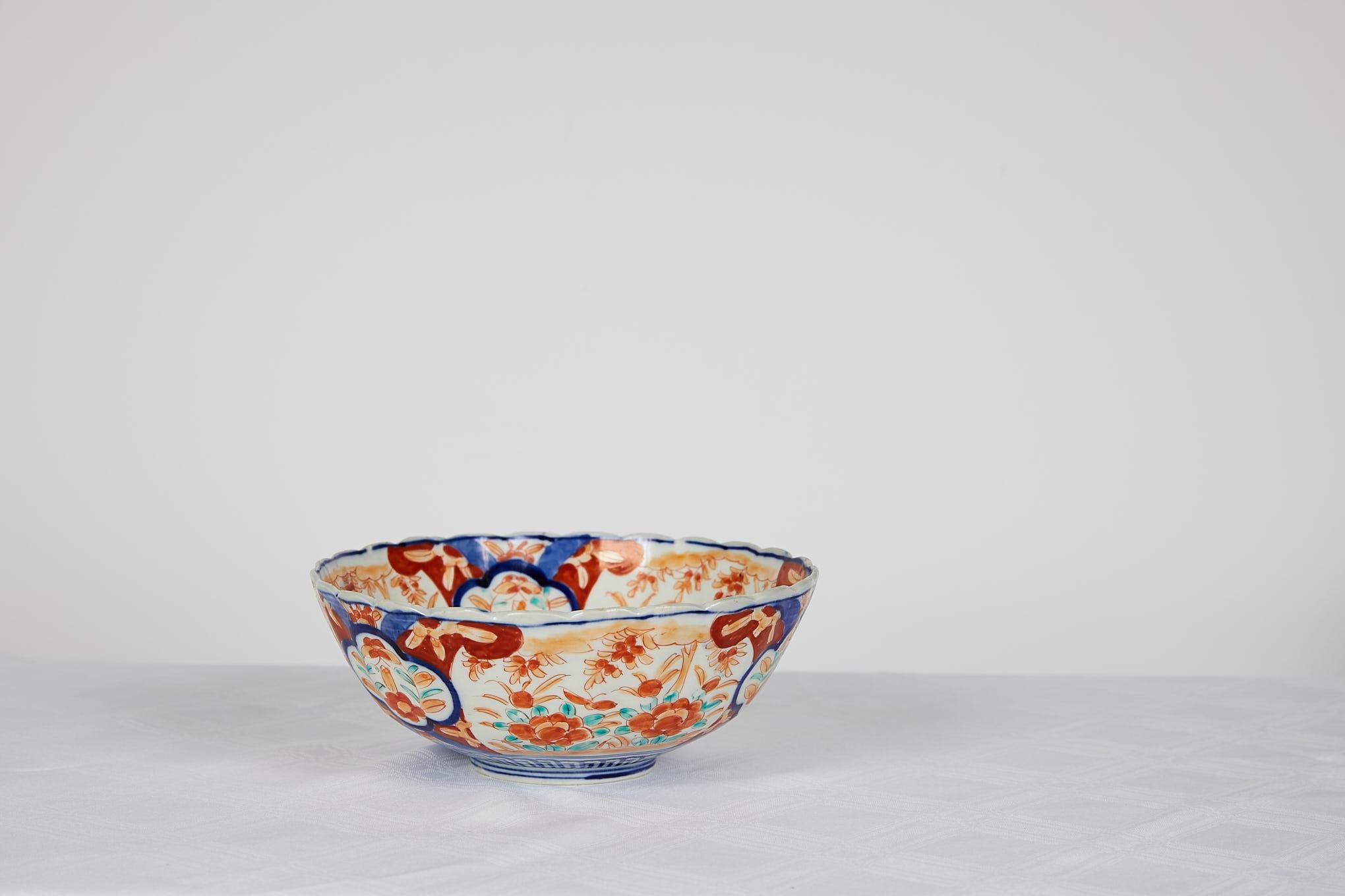 Ceramic Early 20th Century Japanese Imari Scalloped Bowl