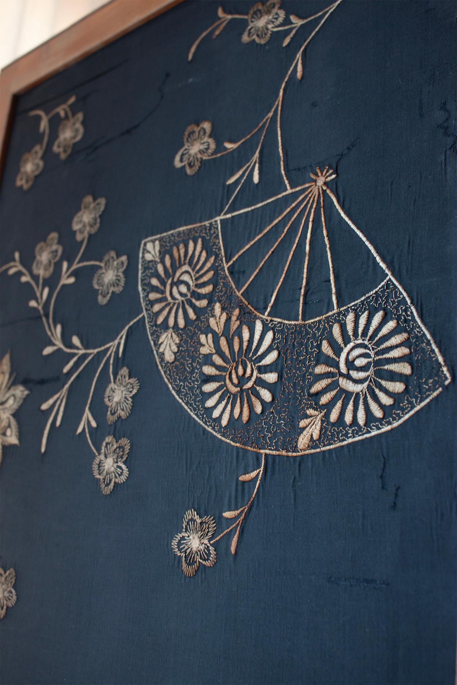 Early 20th Century Japanese Inspired Screen Black Silk With Gold Embroidery For Sale 6