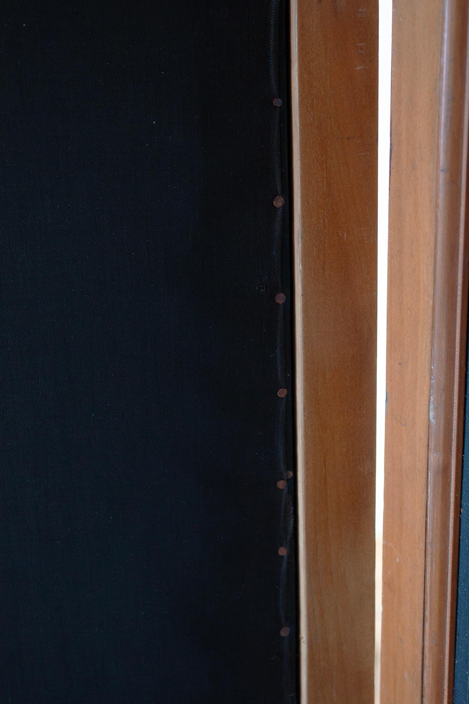 Early 20th Century Japanese Inspired Screen Black Silk With Gold Embroidery In Fair Condition For Sale In Rümmingen, BW