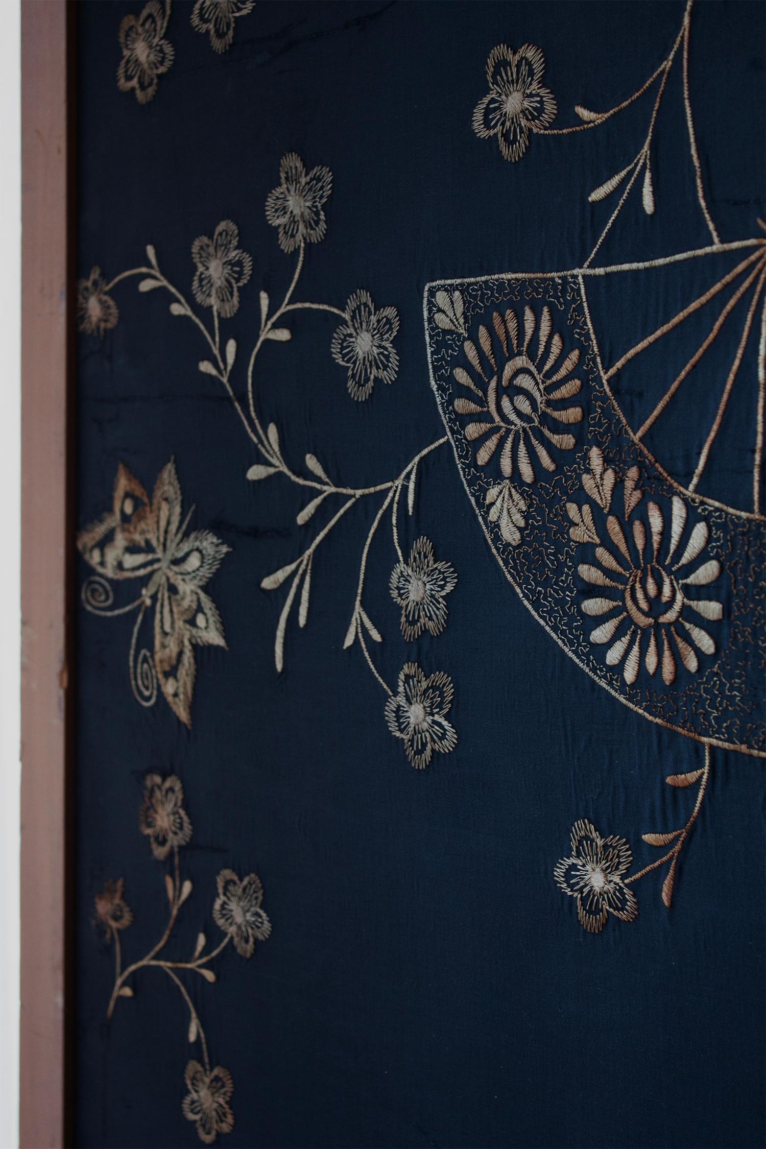 Early 20th Century Japanese Inspired Screen Black Silk With Gold Embroidery For Sale 3
