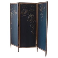 Biombo de inspiración japonesa de principios del siglo XX Seda negra con bordado dorado