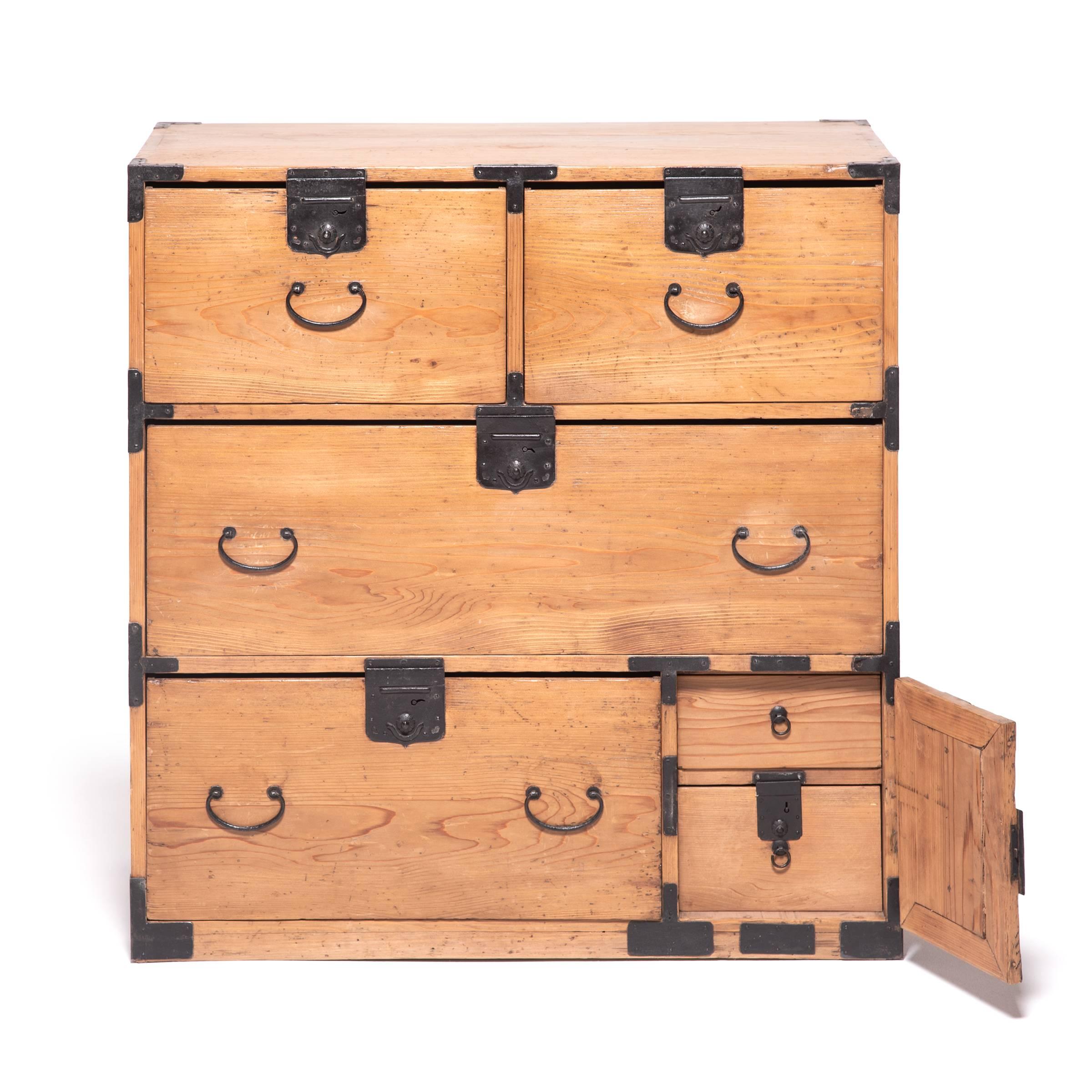Designed to be portable and functional, Japanese tansu chests were versatile storage cabinets used for all kinds of purposes. This chest of drawers would have originally been used to store kimono. Created during Japan’s Taisho period (1912-1926),