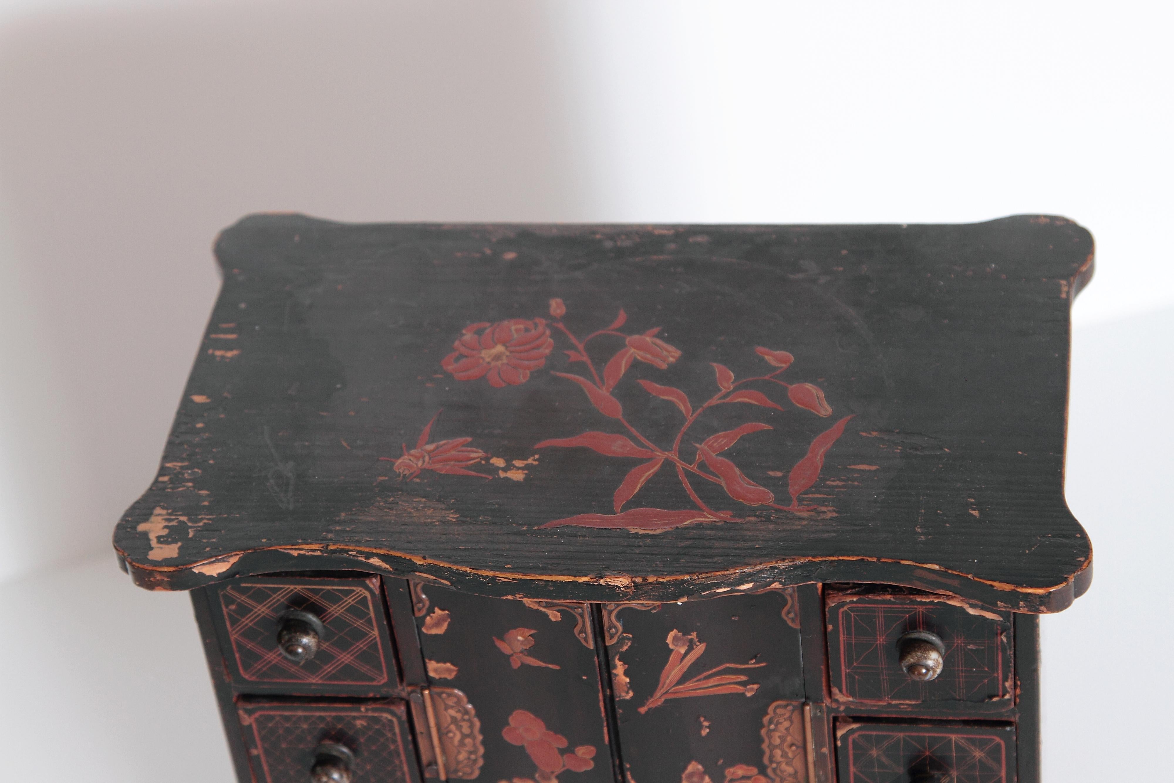 Early 20th Century Japanese Jewelry Box For Sale 6