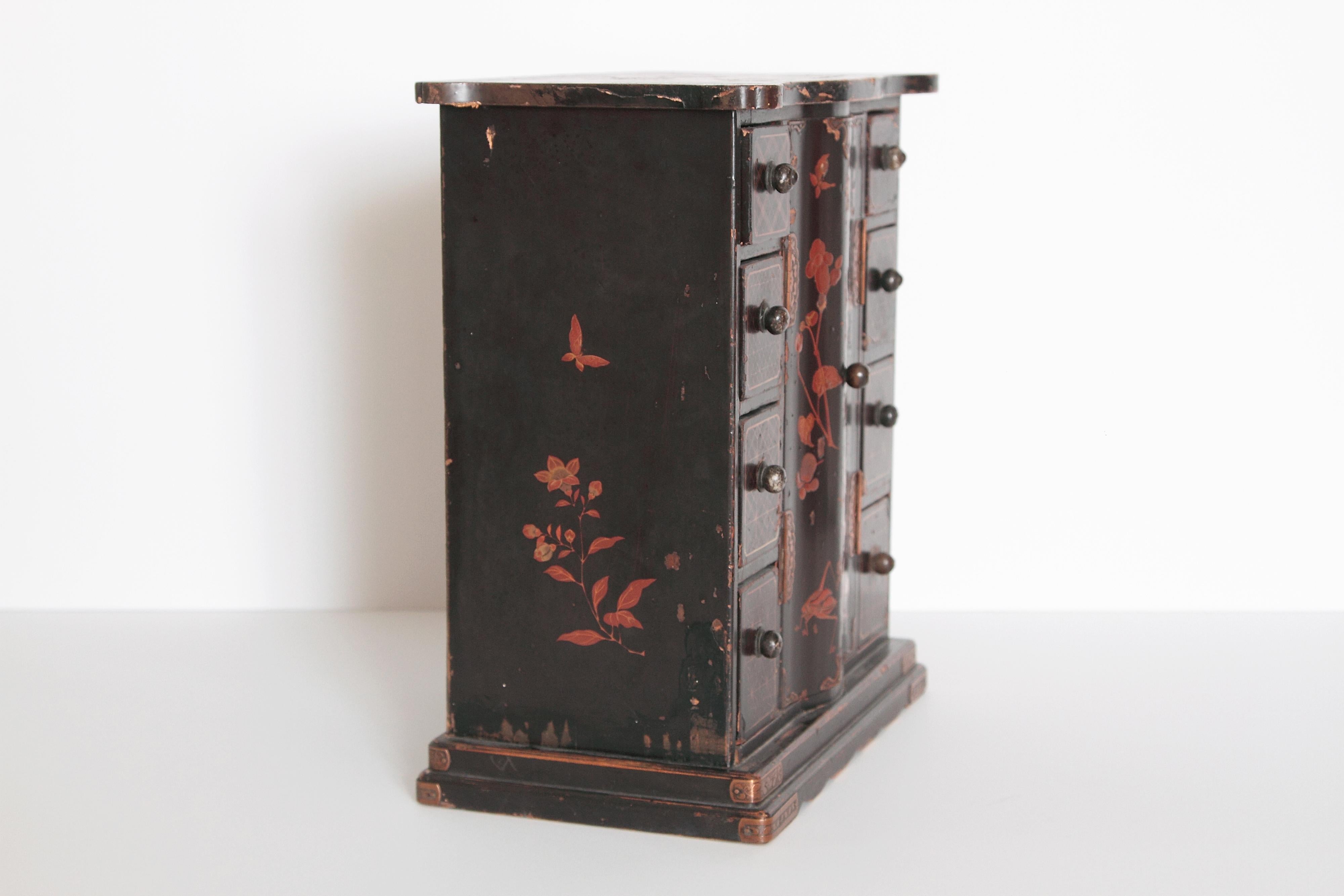 Early 20th Century Japanese Jewelry Box For Sale 1