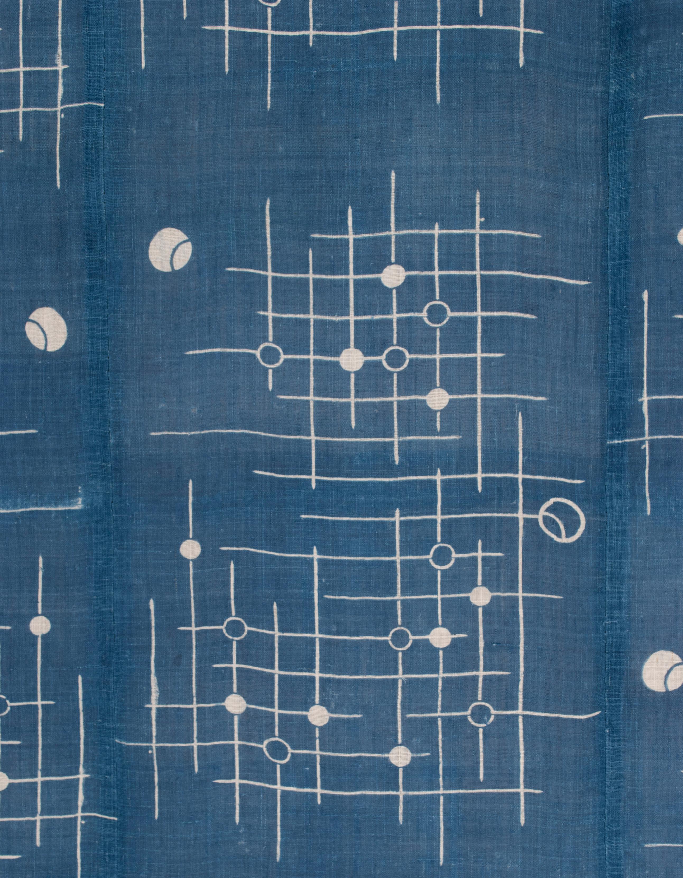 Housse de futon japonaise du début du XXe siècle, en lin, à motif de planche à voile

Exemple unique de textile sur le thème du jeu, cette housse de futon à trois panneaux est tissée en chanvre très fin (asa) et teinte en appliquant de la pâte de