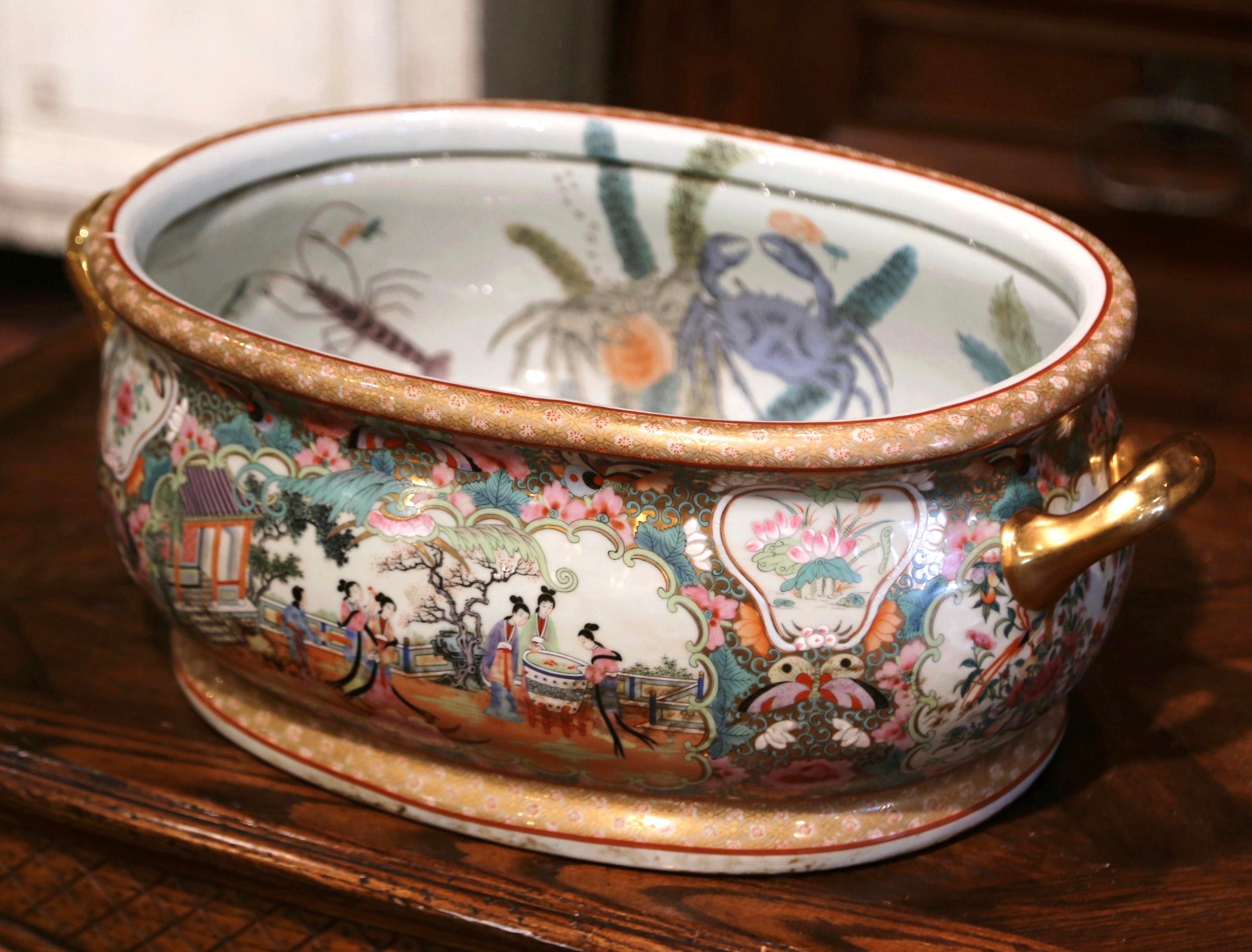 Early 20th Century Japanese Painted and Gilt Porcelain Foot Bath Bowl In Excellent Condition In Dallas, TX